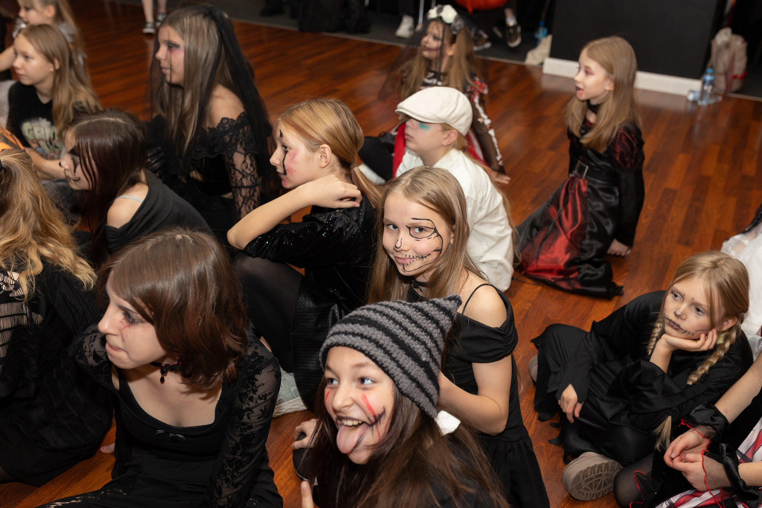 Leo dance studio Helloween 2025. Семейный и детский фотограф в Варшаве Мила Бобровская