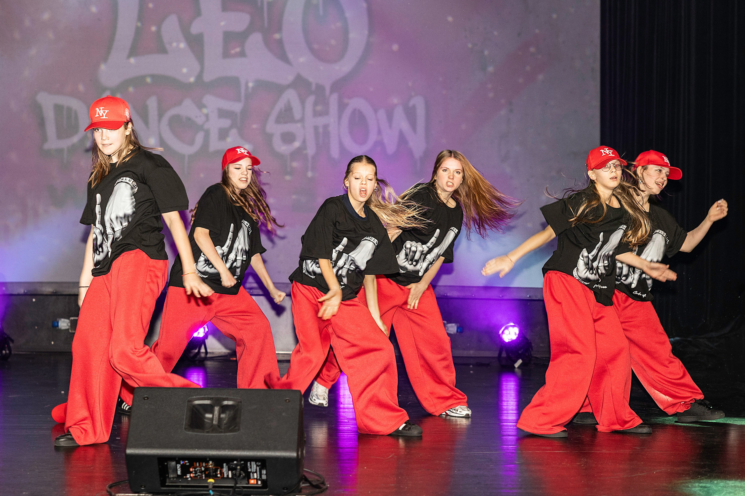 LEO DANCE SHOW WINTER 2025. Семейный и детский фотограф в Варшаве Мила Бобровская