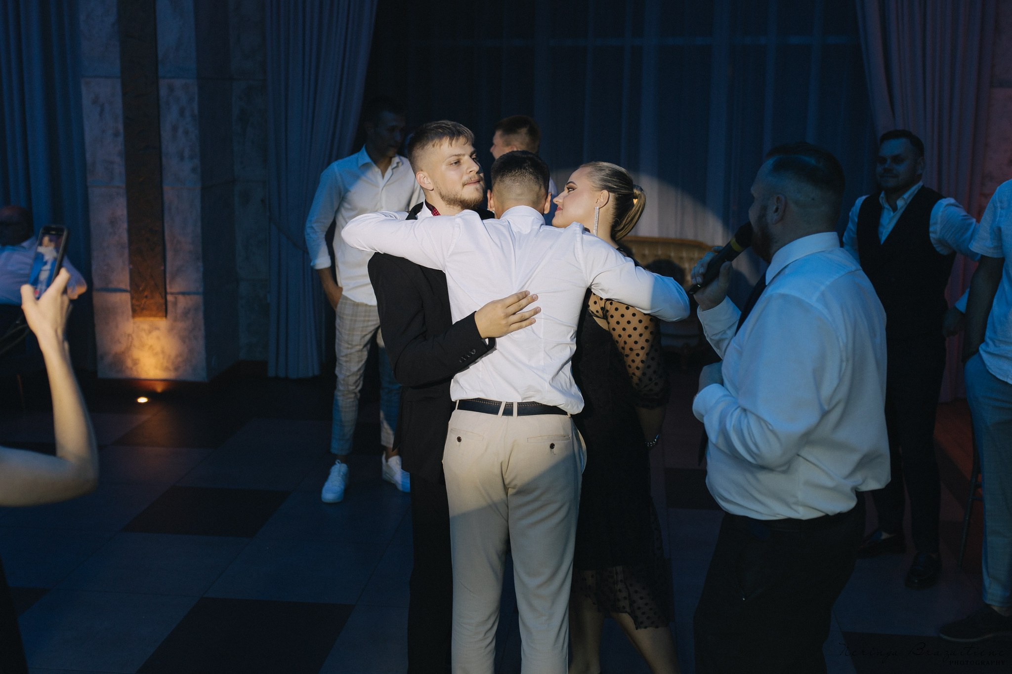 Vestuvinė fotosesija Kaune, Vienybės aikštėje, prie Lietuvos banko