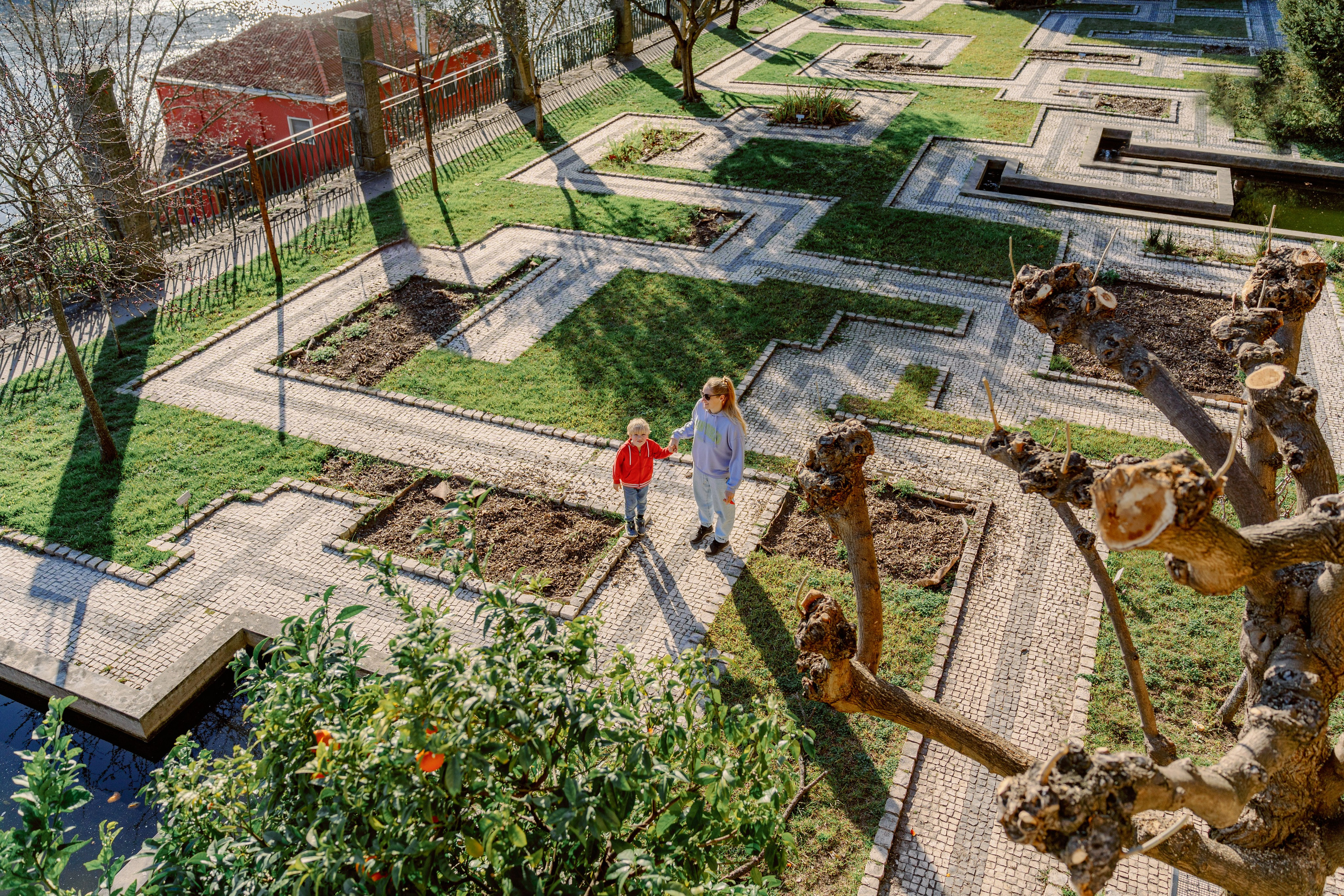 Family photoshoot in Porto. Photographer in Portugal Polina Gotovaya