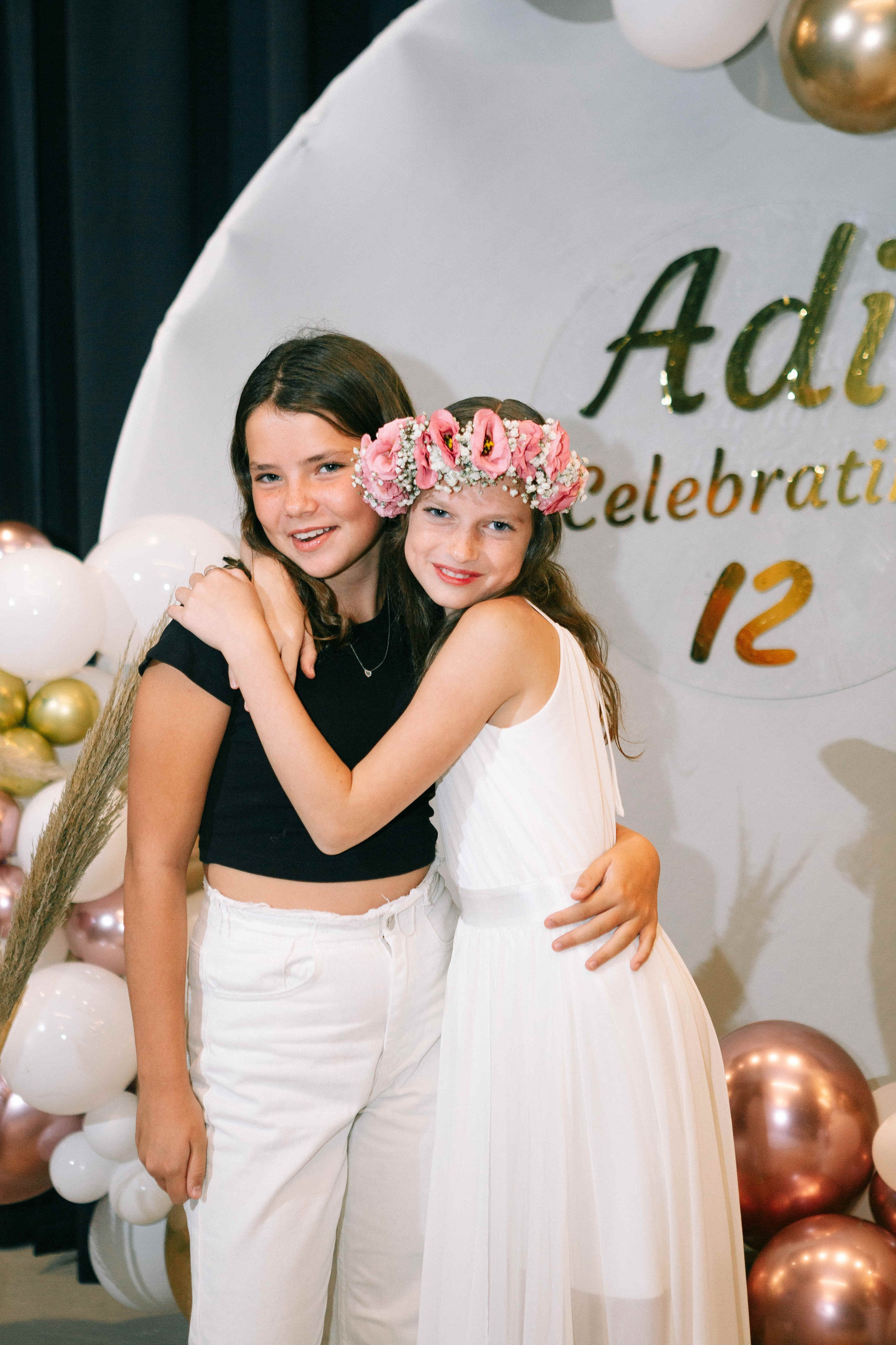 PARTY WITH FRIENDS. Https://shi-photo.com/