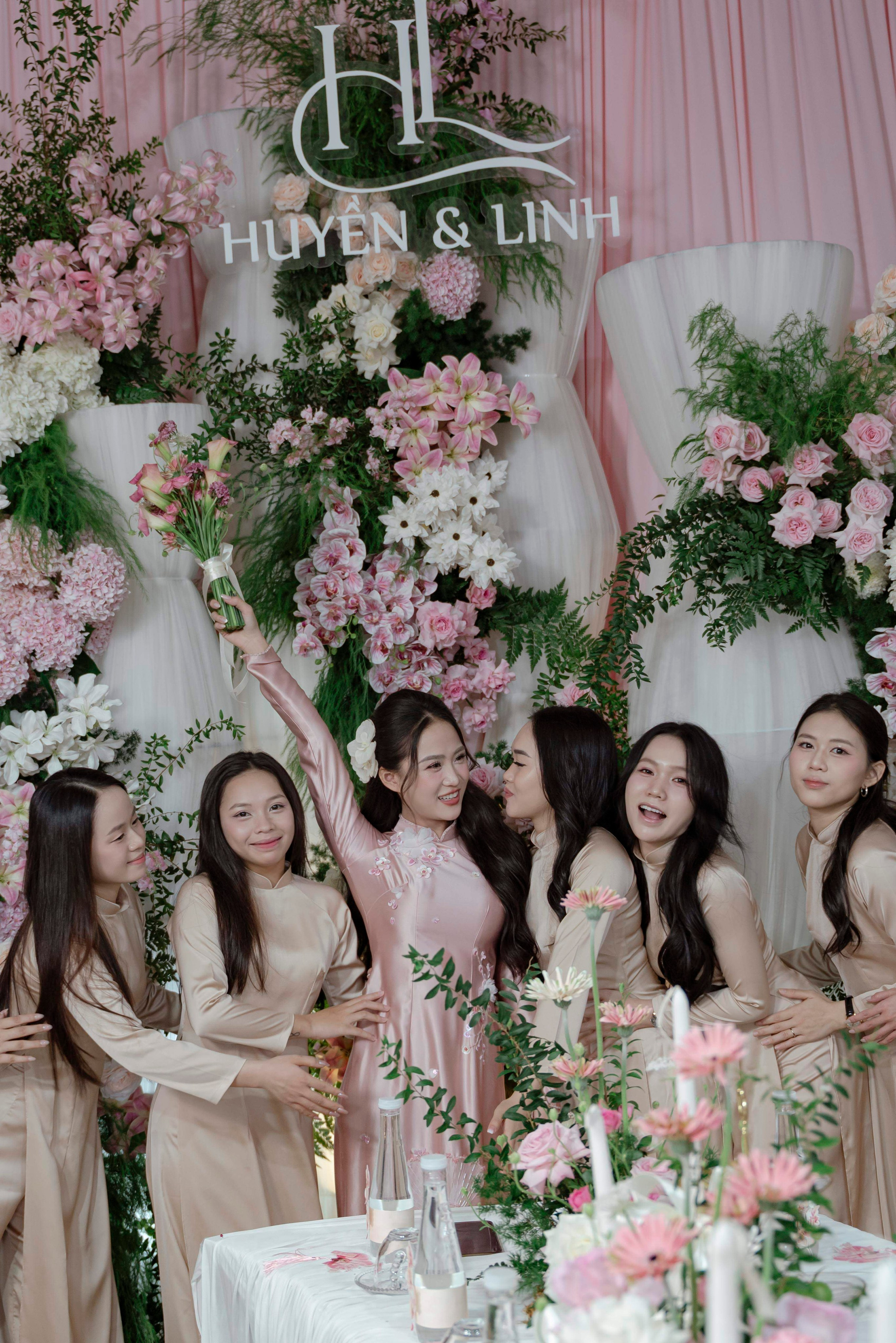 LINH & HUYEN. WEDDING PHOTOGRAPHER IN VIETNAM