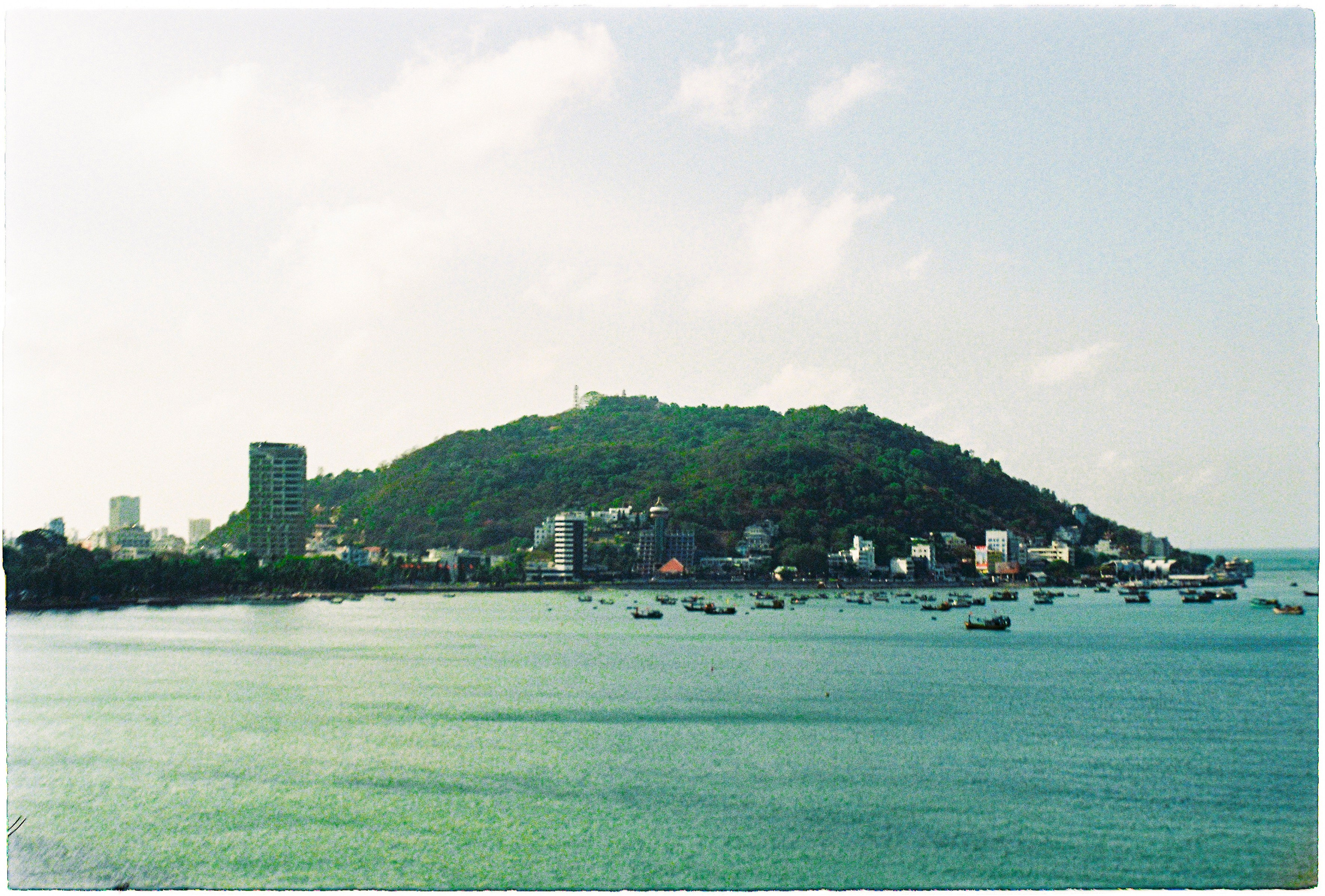 HIEU & KIEU_FILM 35MM. WEDDING PHOTOGRAPHER IN VIETNAM