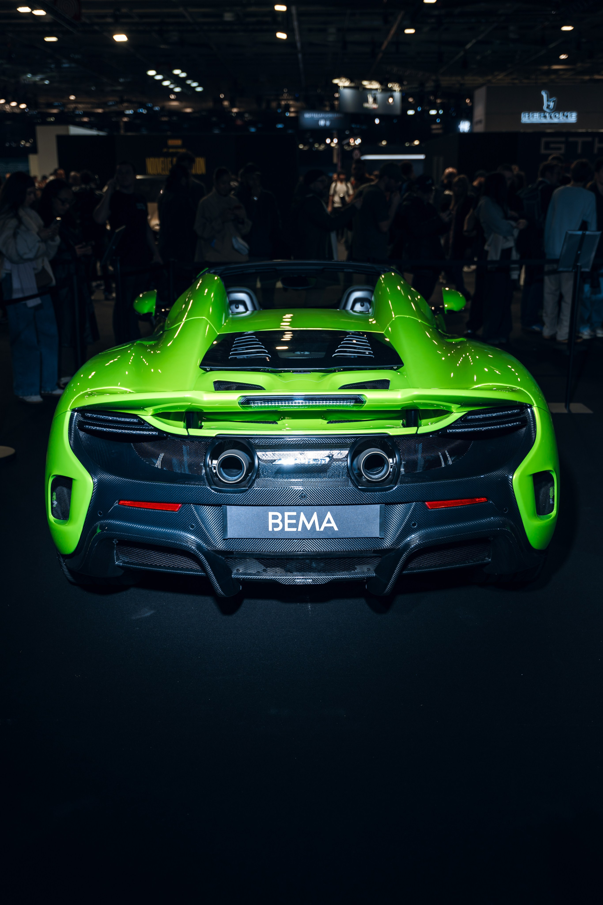 Retromobile 2026. Photographe de voitures à Paris — Vitalii Motruk