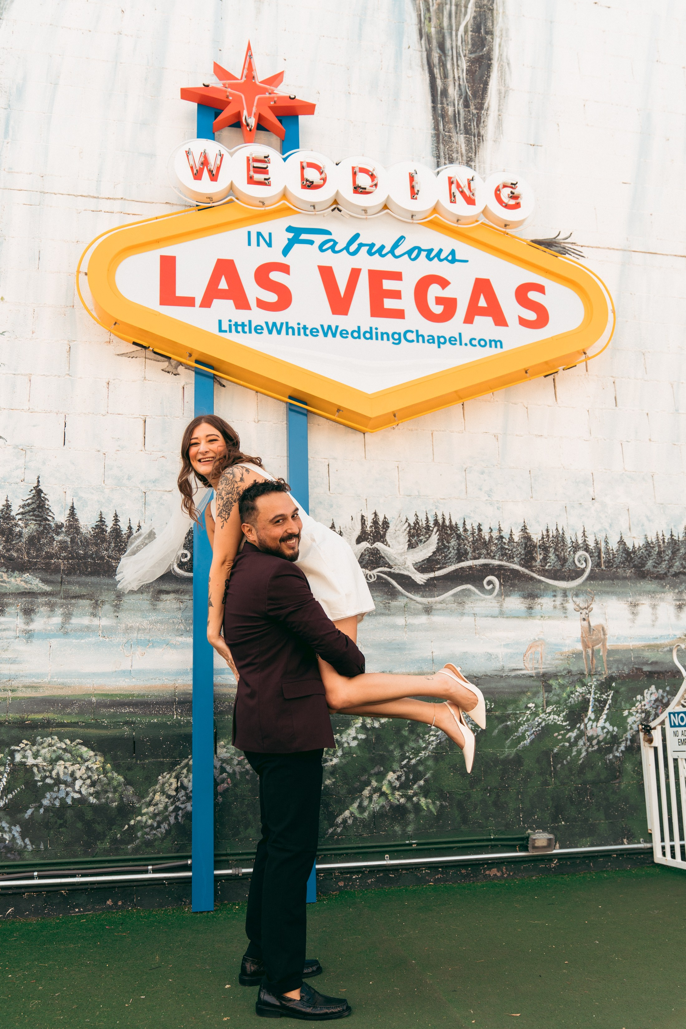 Erin&Jonathan. Wedding & elopement photographer Viktoriya Kravtsov. Las Vegas