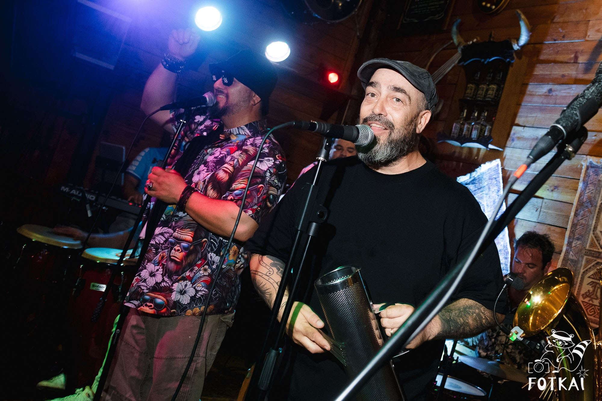 Los Ekilibristas de la Cuerda Floja — Фото с концерта в Торревьехе, 2026 | FOTKAI