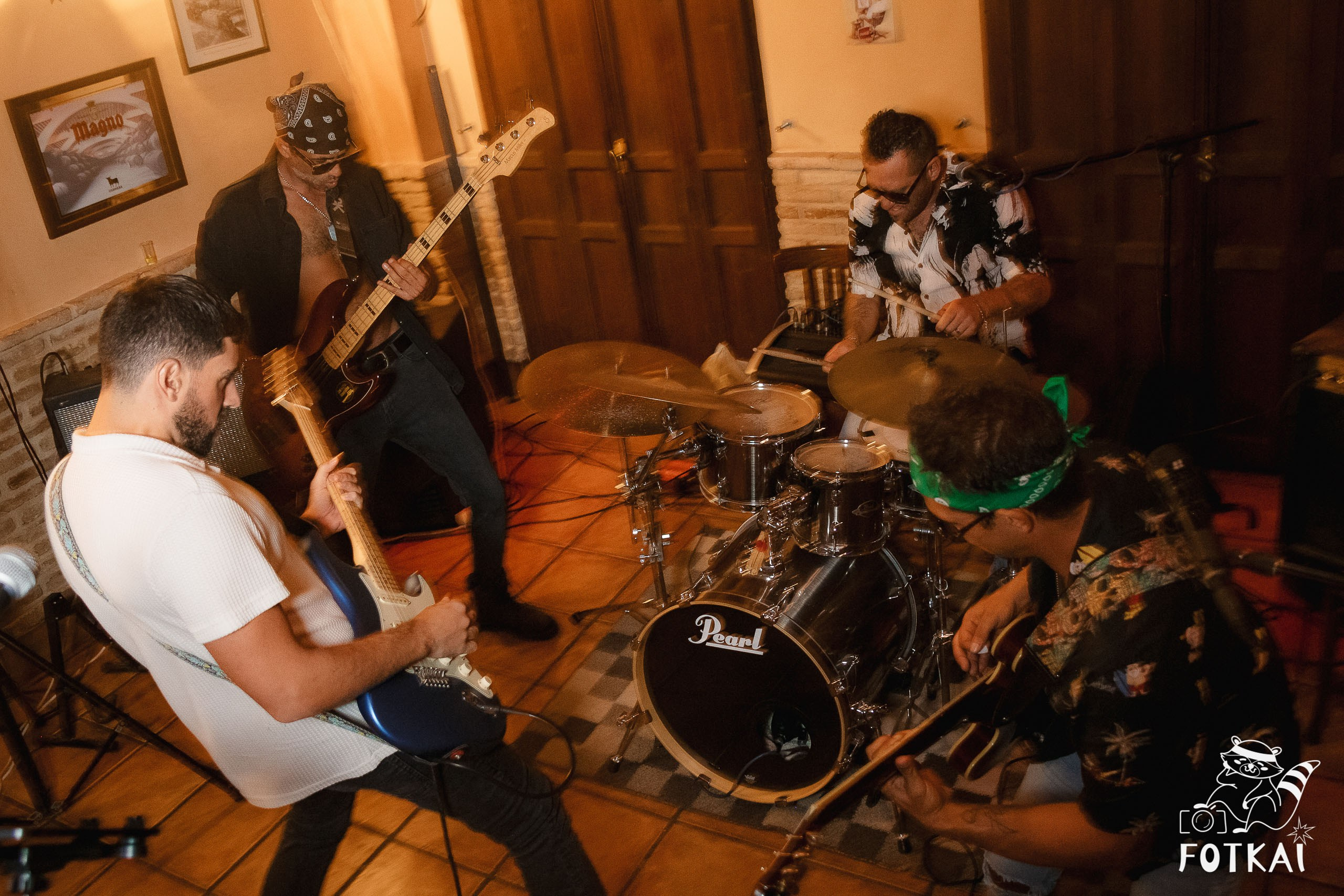 Stones of the Coast en Café Aljibe Rojales: Reportaje fotográfico 30.08.25 | FOTKAI