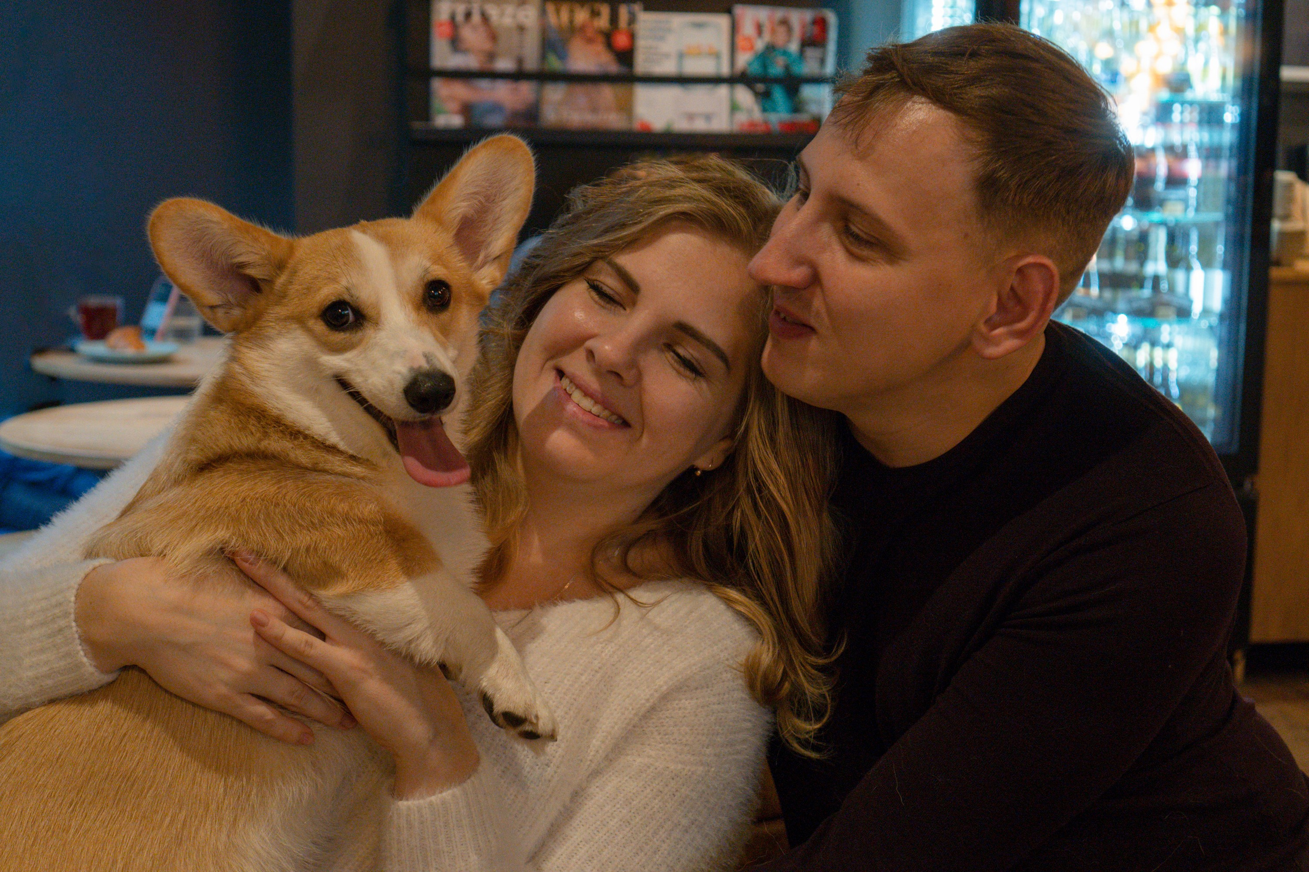 Maarika, Jegor and their Luna, Pembroke Welsh Corgi. Kat Laisaar — Pet photographer in Tallinn