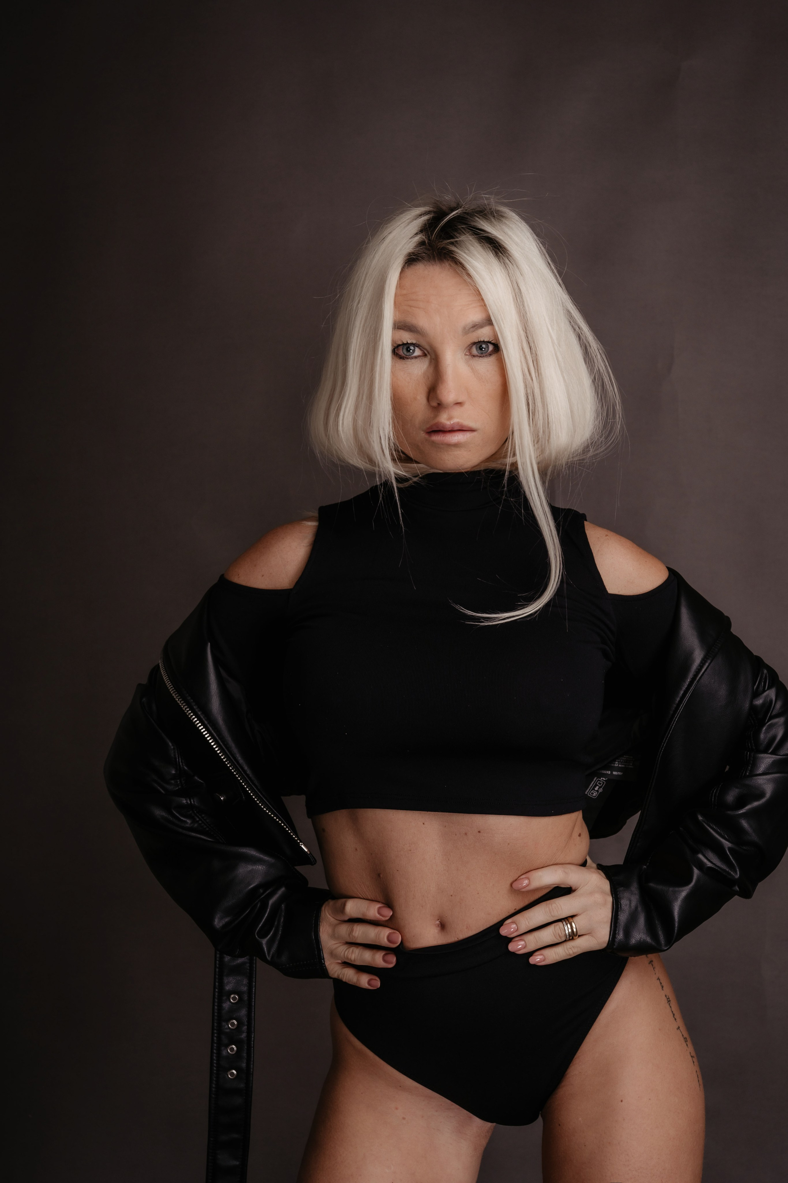 Ritratti Artistici | Esplorazione di Espressioni e Identità. Fotografa maternity, family e business a Pomezia e Roma – Simona Henkel