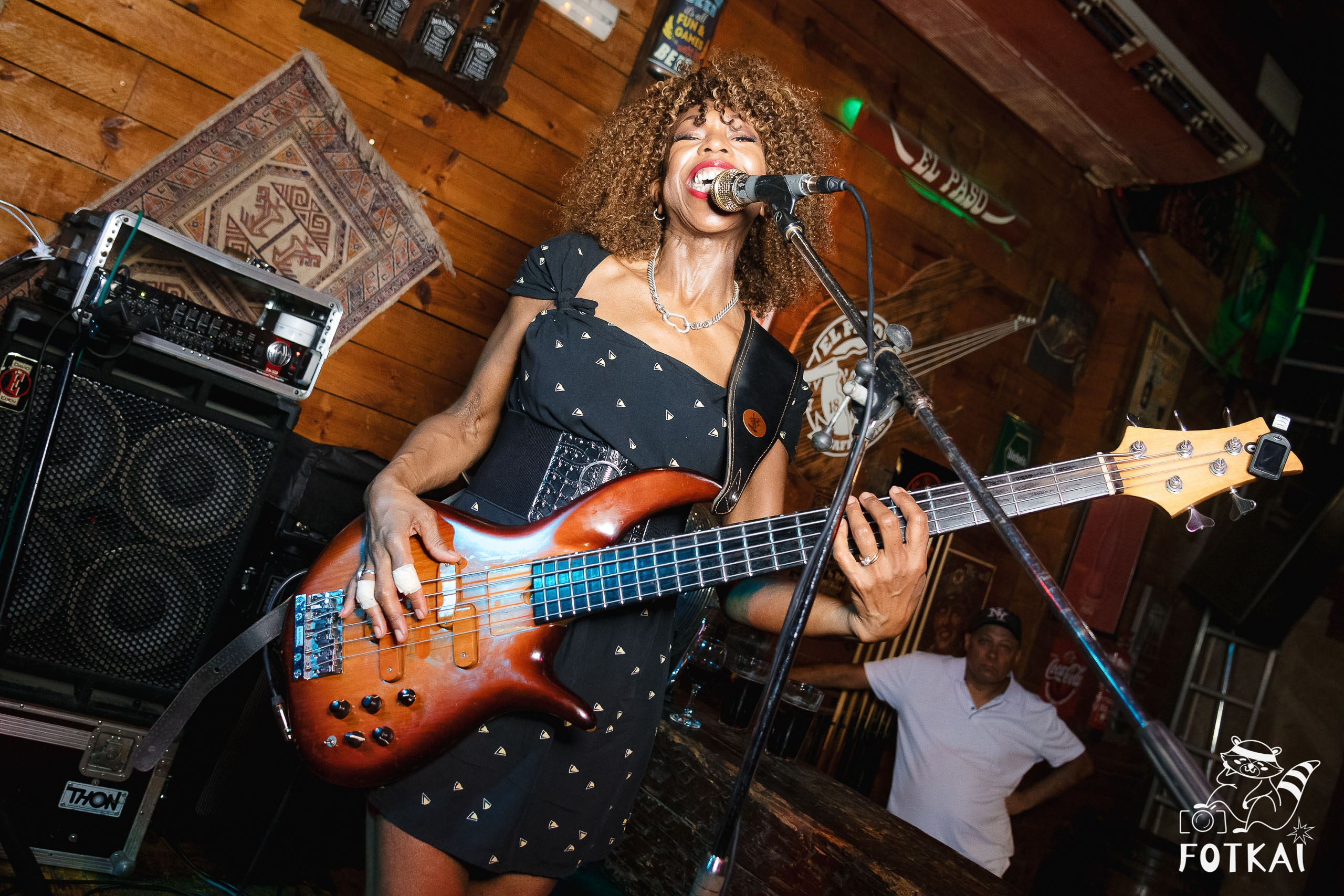 Santi Campillo en El Paso Rock Bar Torrevieja: Reportaje fotográfico 30.08.25 | FOTKAI