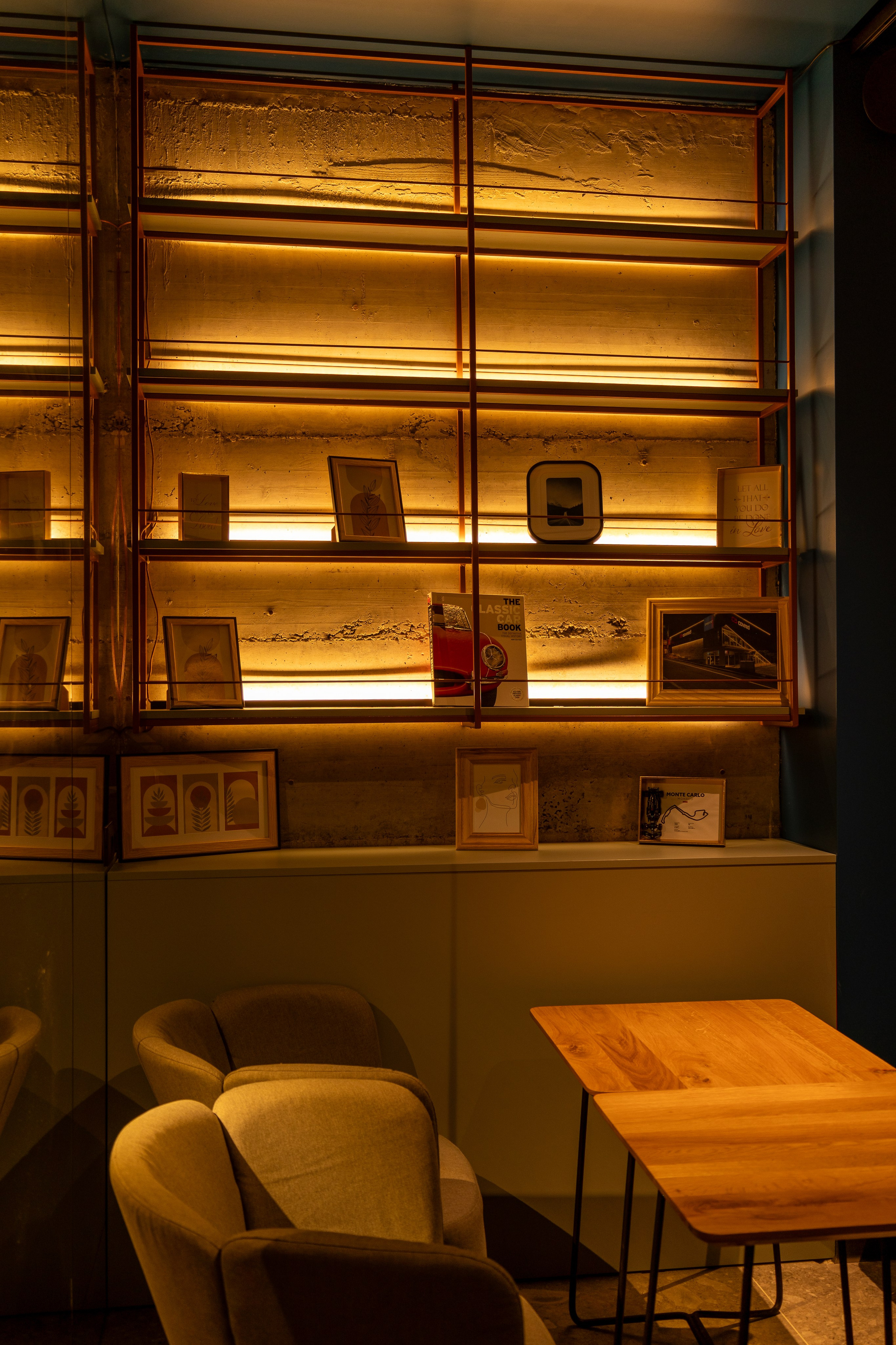 Cafenea “Monte Carlo” Buhuși. Fotograf. Lucrez cu oameni, produse și spații. Portret și fotografie creativă. Bacău, România. Lidia Savinoiu