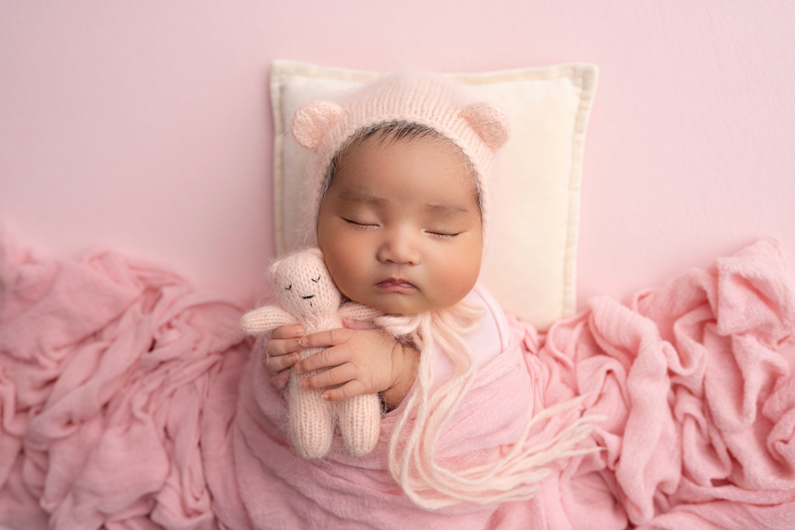 NEWBORN PHOTOGRAPHY. Newborn, Sitter and Cake Smash Photographer in Doha, Qatar