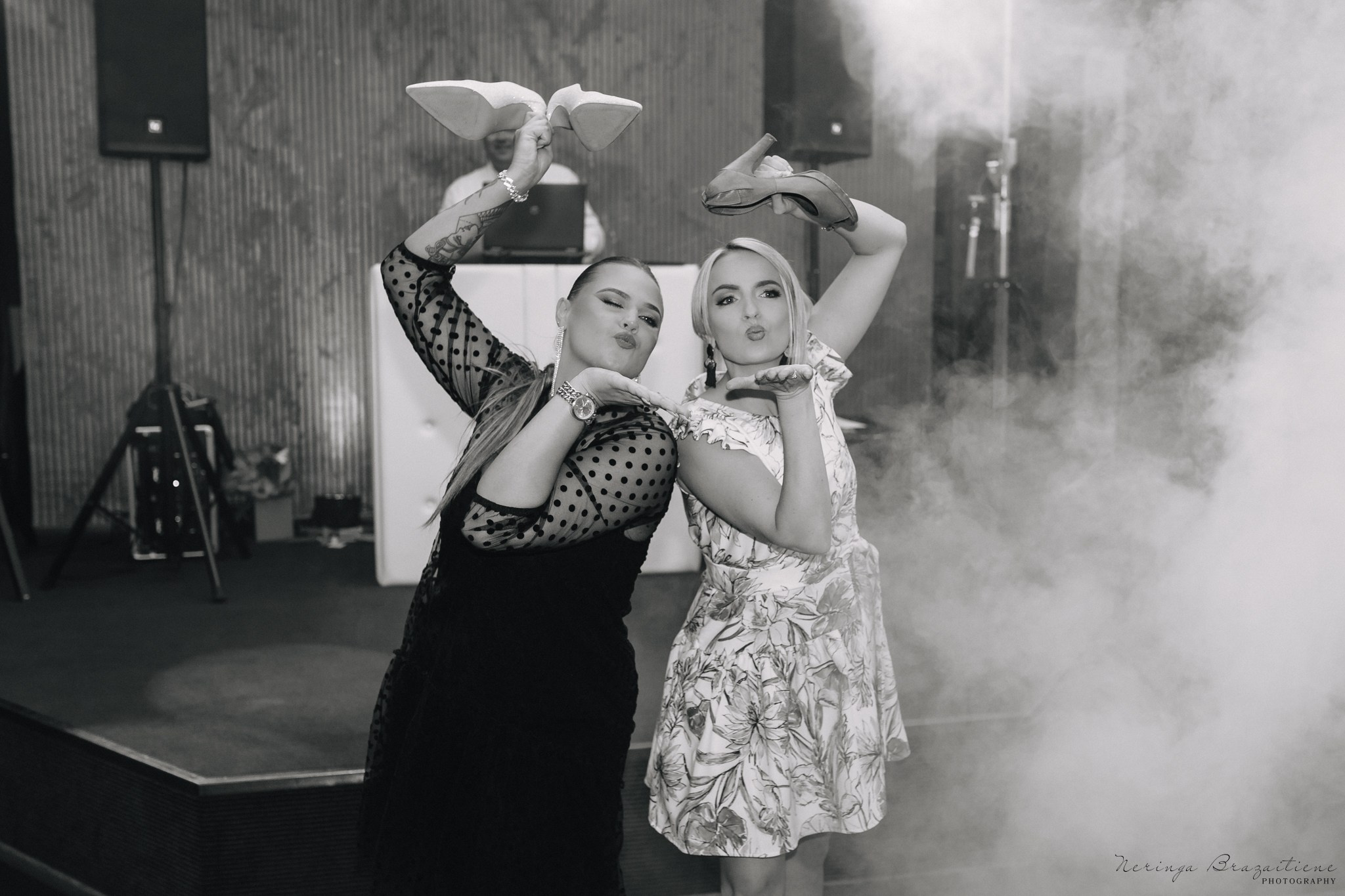 Vestuvinė fotosesija Kaune, Vienybės aikštėje, prie Lietuvos banko