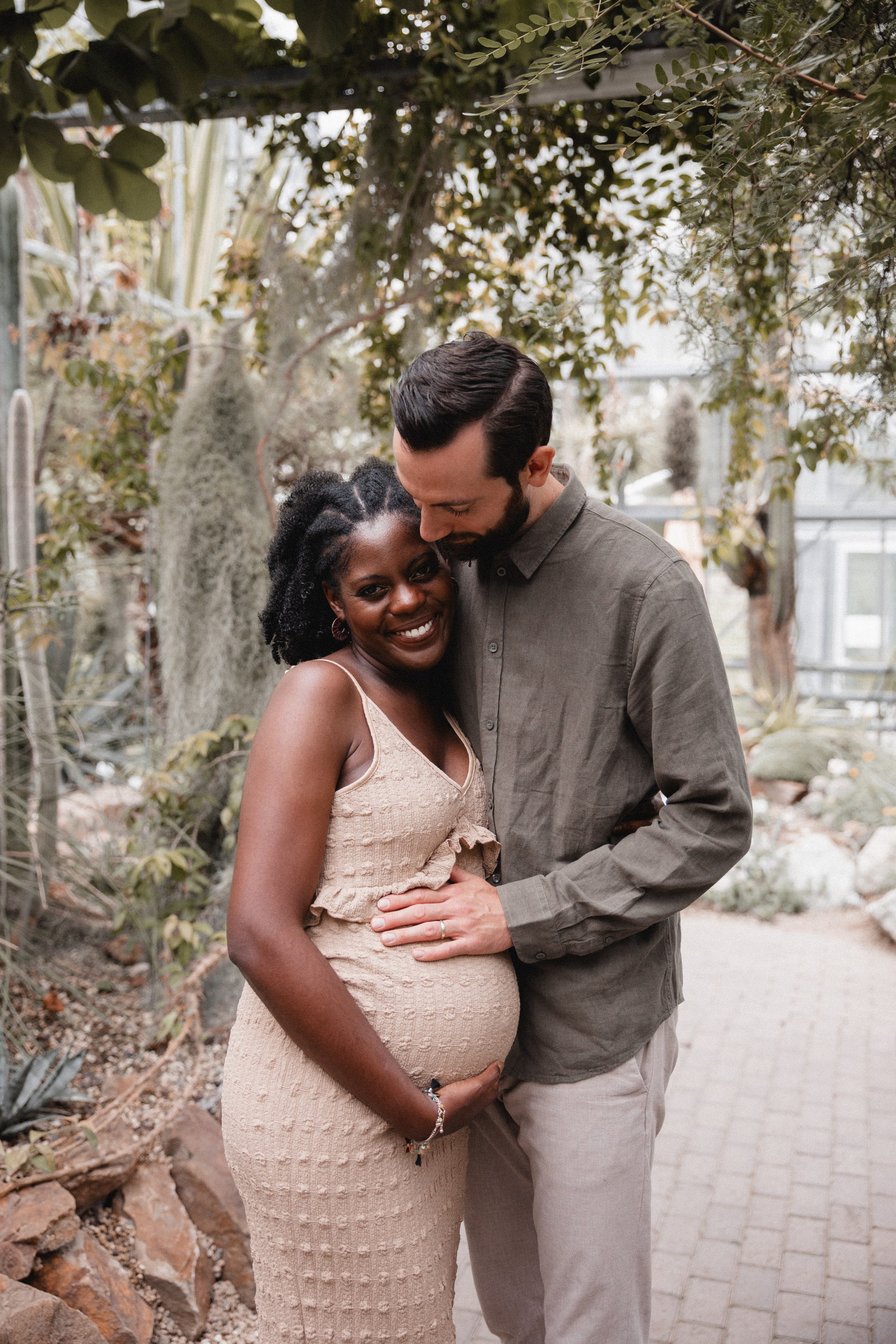 Babybauch Shooting im Botanischen Garten Bochum | Reiche Fotografie. Hochzeitsfotografin Bochum | Halyna Reiche Fotografie NRW