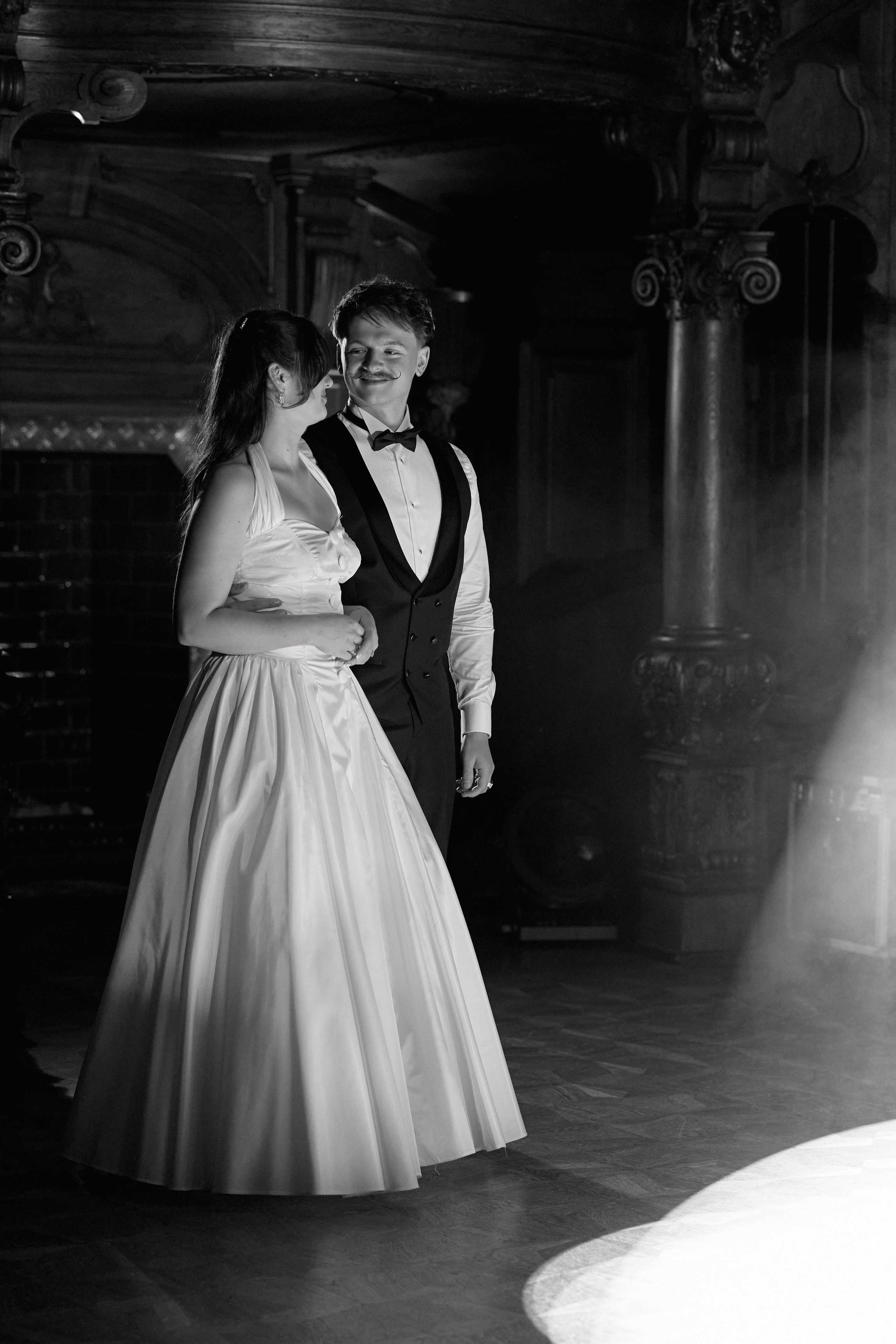 Wiktoria & Kacper. Pałac Goetz. Fotograf ślubny i rodzinny w Krakowie Yana Klymova