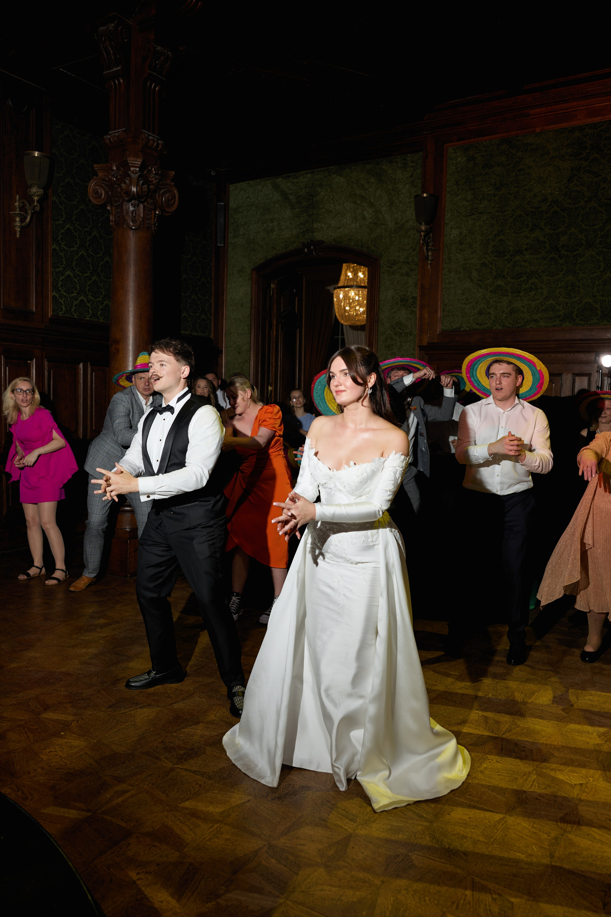 Wiktoria & Kacper. Pałac Goetz. Fotograf ślubny i rodzinny w Krakowie Yana Klymova