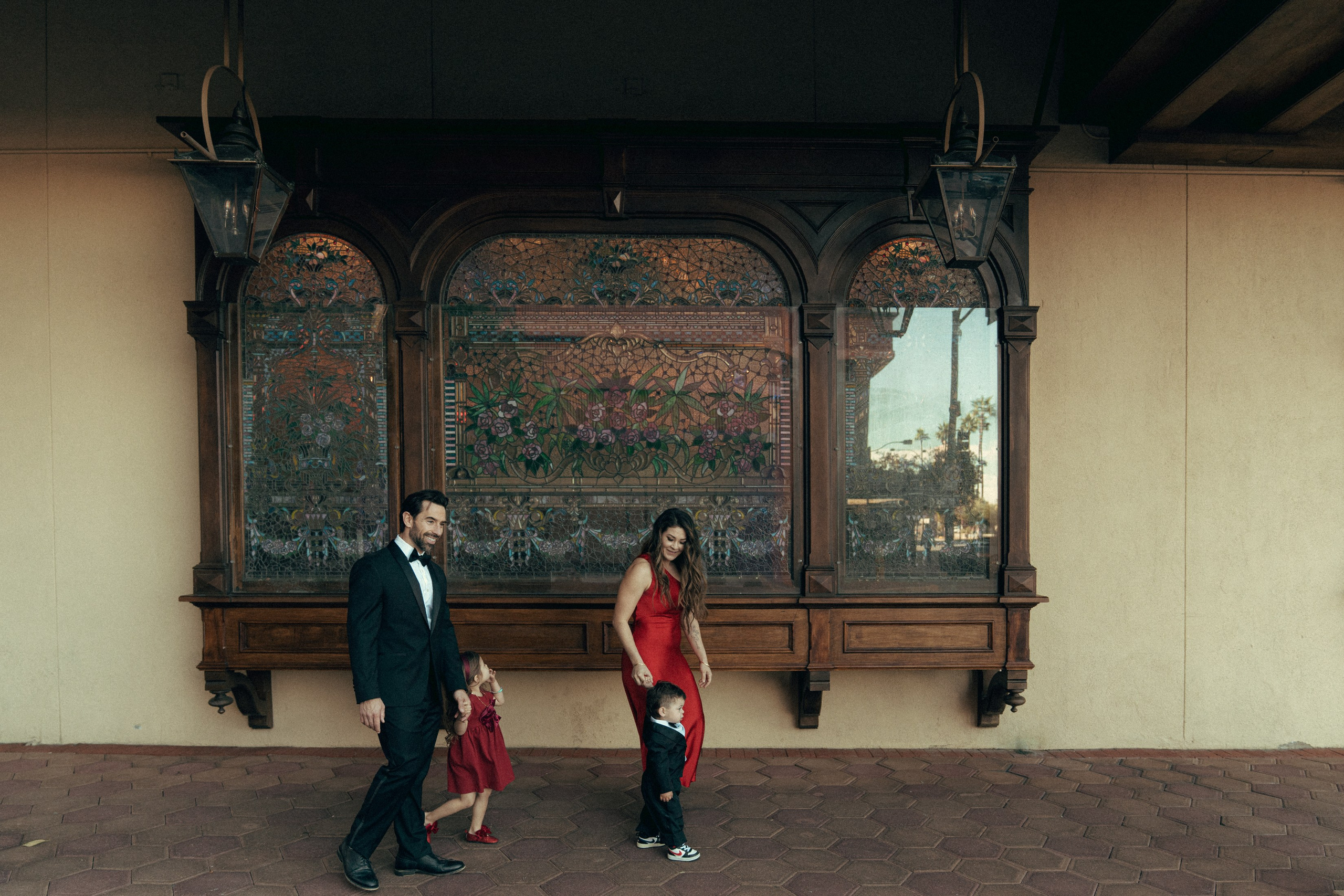 Brianna, Glenn, Jojo and Emmett. Wedding & elopement photographer Viktoriya Kravtsov. Las Vegas