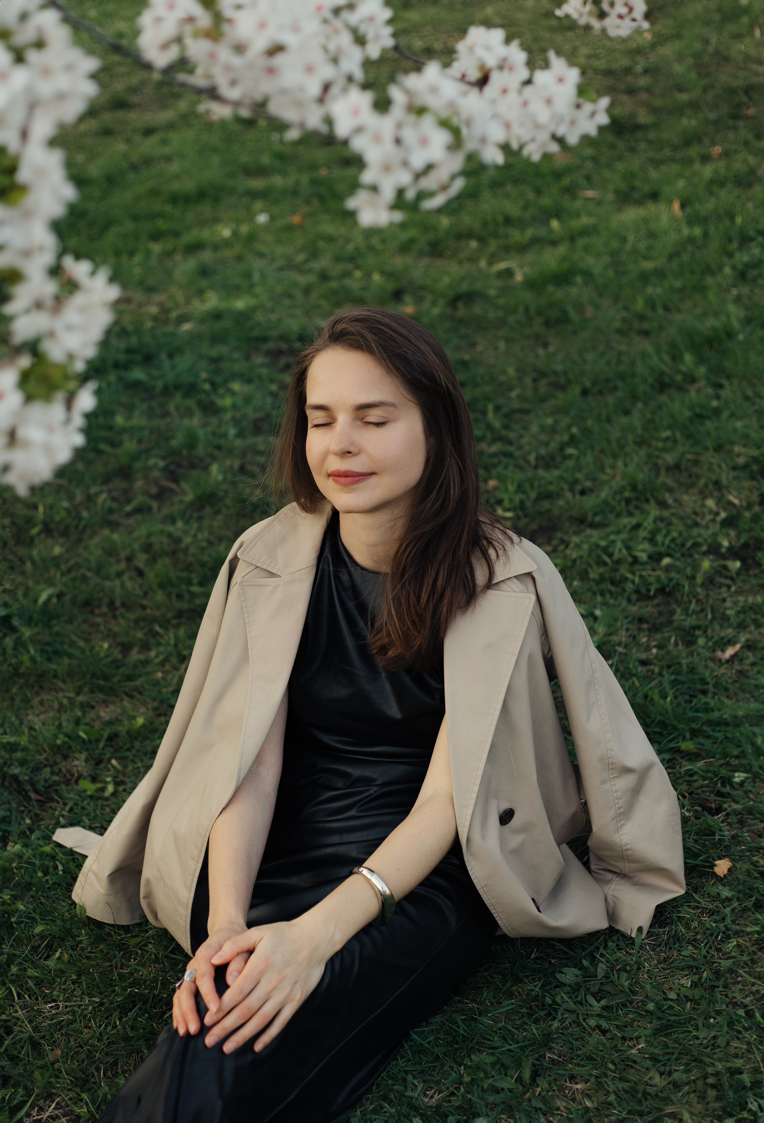 Прогулка Ольги в сакуре. Family photographer in Vilnuis Svetlana Naumova