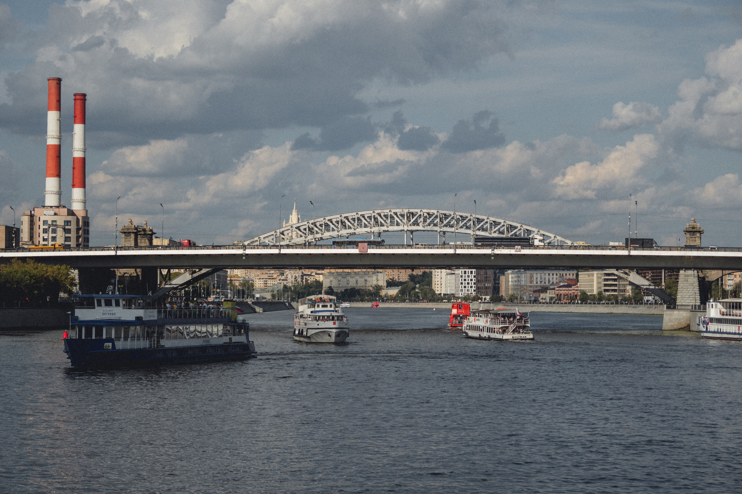 Воробьевы Горы. Photographe sur Cote d’Azur. Portraits de familles, couples, enfants, événements