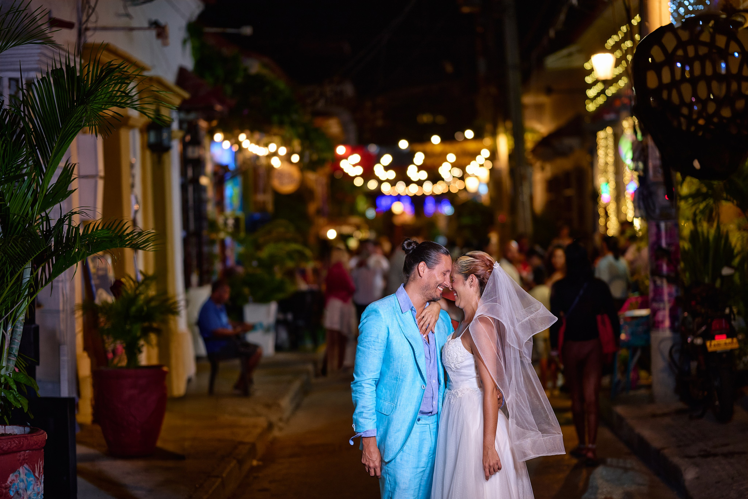 Trash the Dress en Cartagena. Wedding Photography & Videography by ZZ Hendrick | Capturing Your Love Story in Colombia & USA