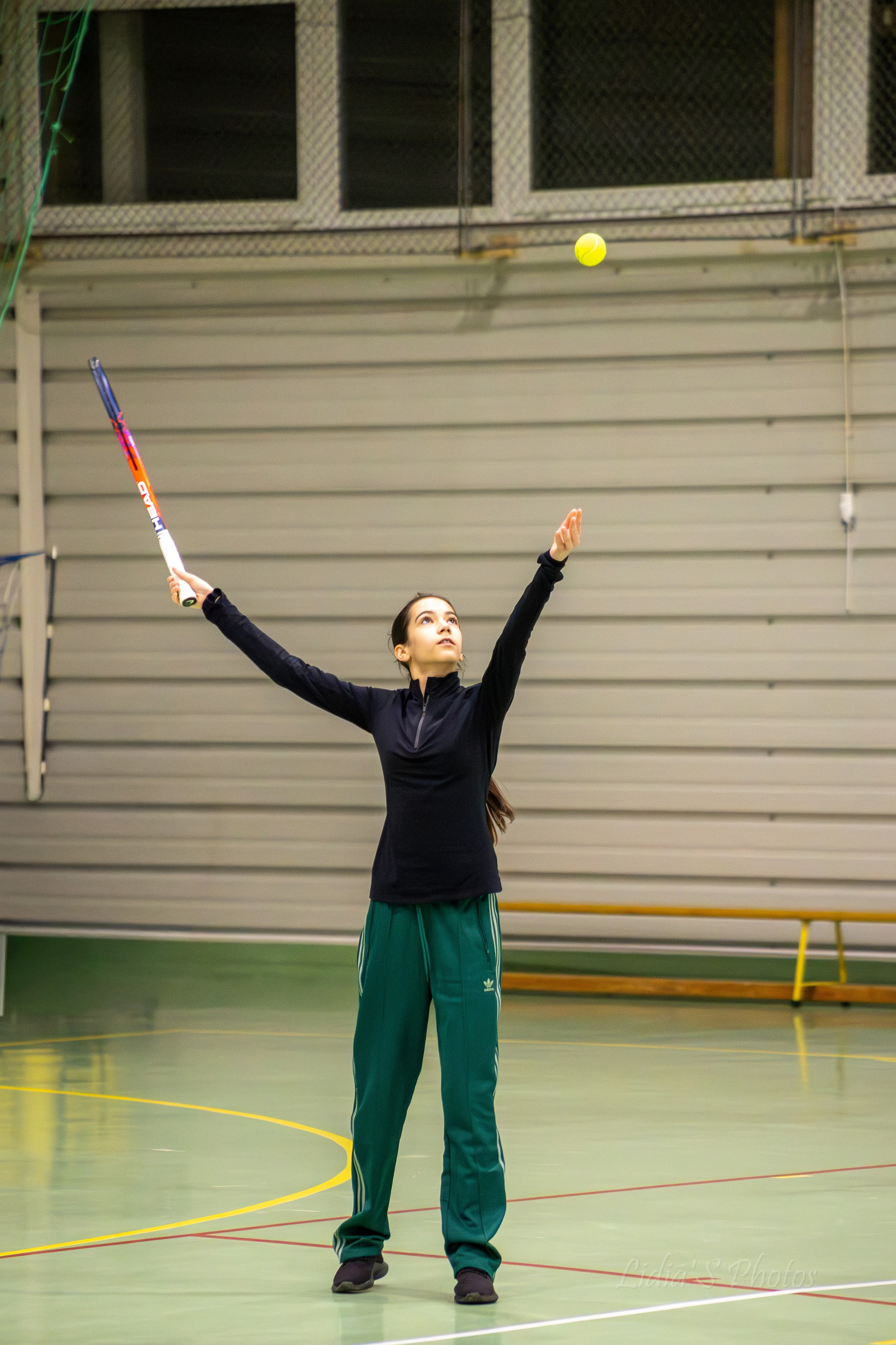 Turneu tenis de camp în sală. Fotograf. Lucrez cu oameni, produse și spații. Portret și fotografie creativă. Bacău, România. Lidia Savinoiu