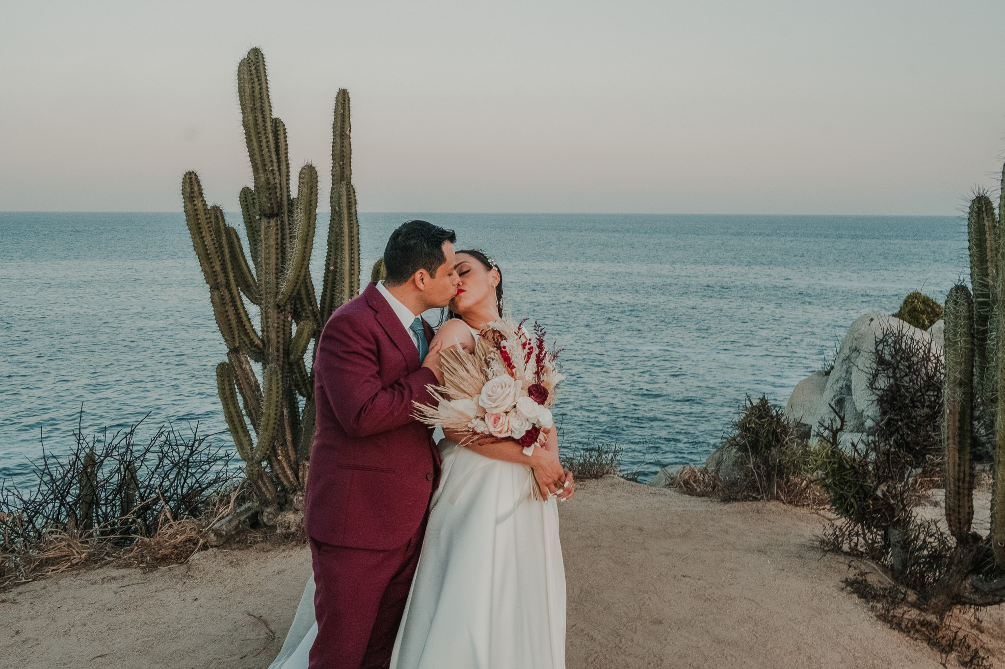 Silvia & Julio / Huatulco. Wedding and family photographer in Mexico City