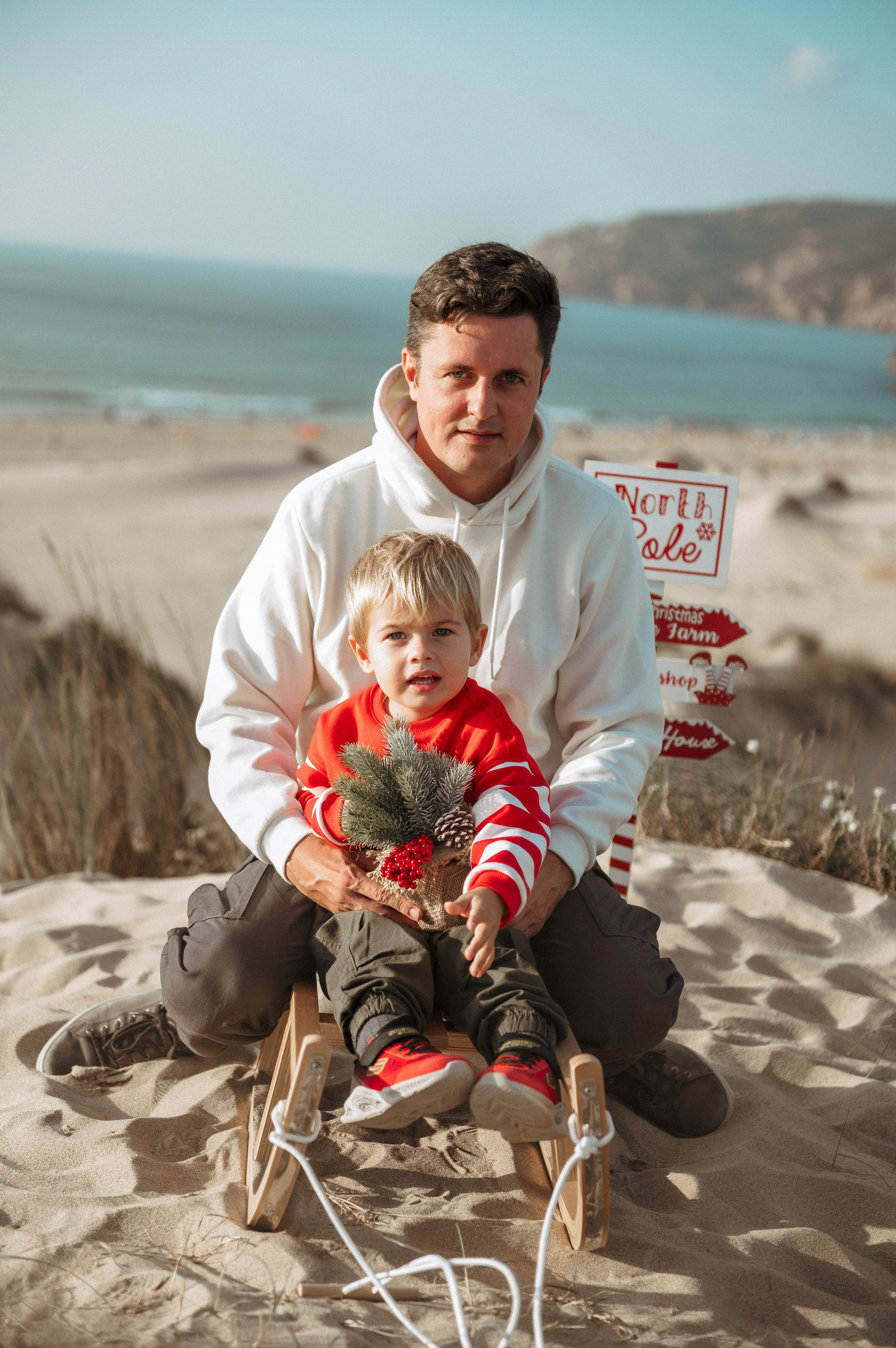Family Christmas photoshoot on the beach in Portugal. Ваш фотограф в Лиссабоне — Анна Белова