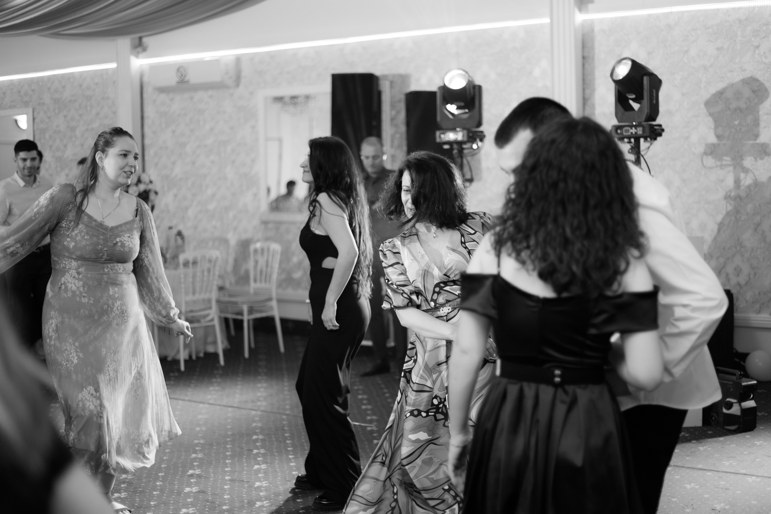 Alexandru-Ioan. Fotograf si videograf — evenimente si studio