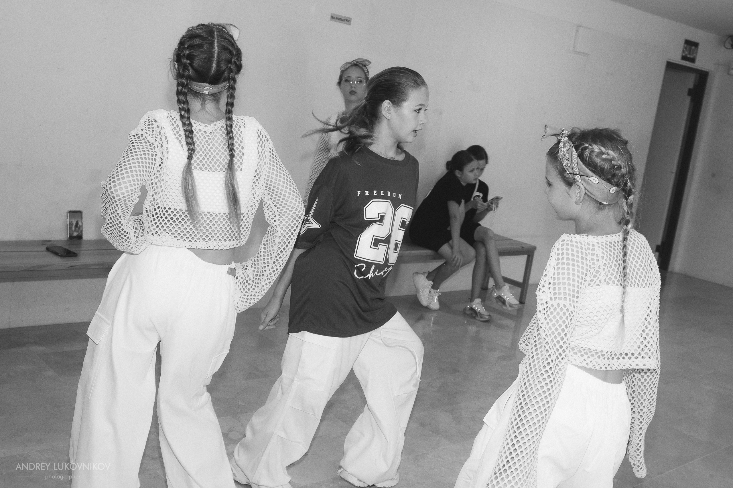 Entre bastidores del concierto final de Like Dance: momentos brillantes tras las cámaras