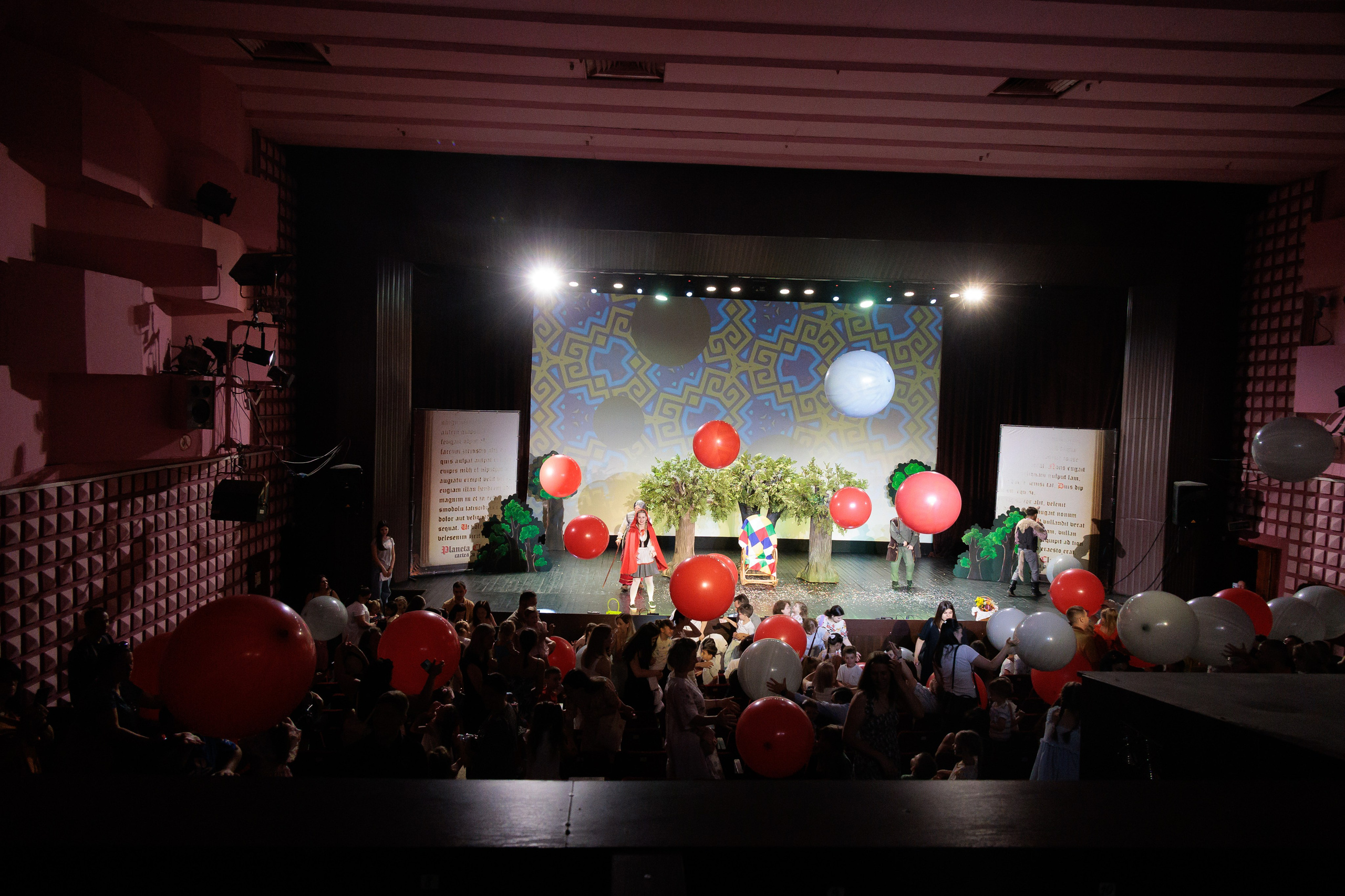 Clounella. Povestea Scufita rosie. ✔️ Фото Видео на свадьбы и крестины Молдова — Cinematic.md