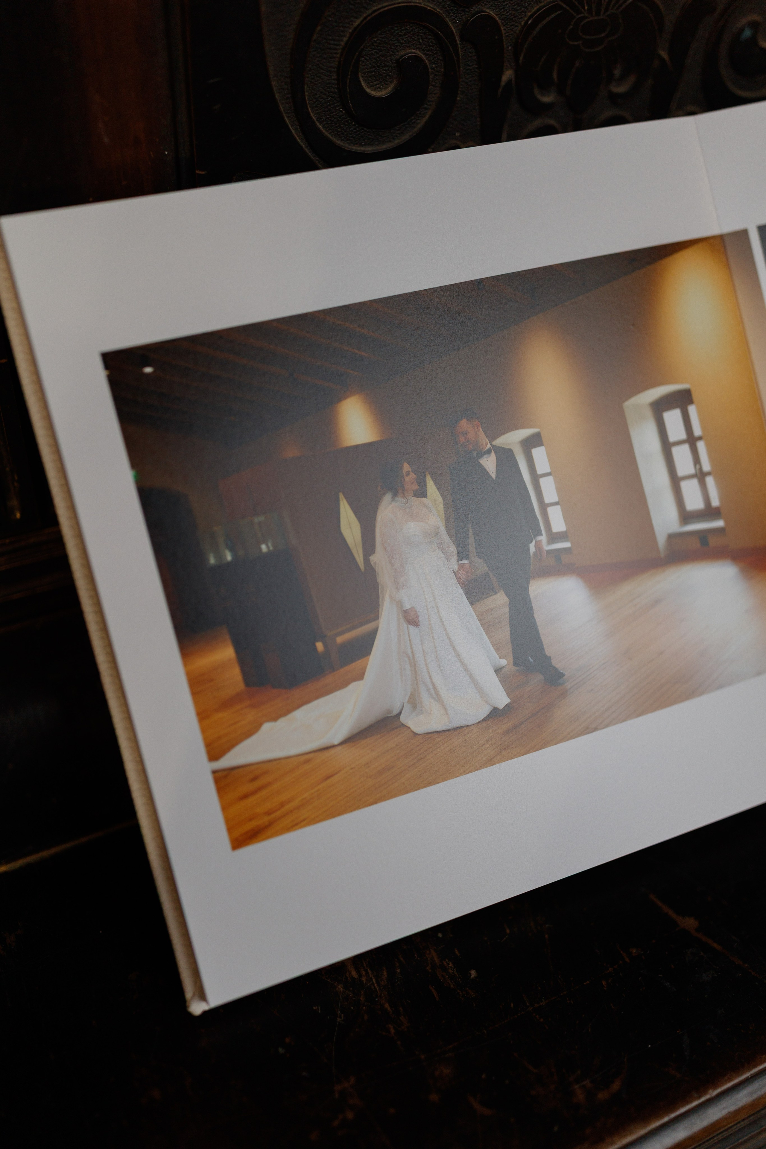 Albume de Nuntă cu Copertă din Eco-Piele Albă –  Eleganță, Lumină și Emoție. Scarlat Photography