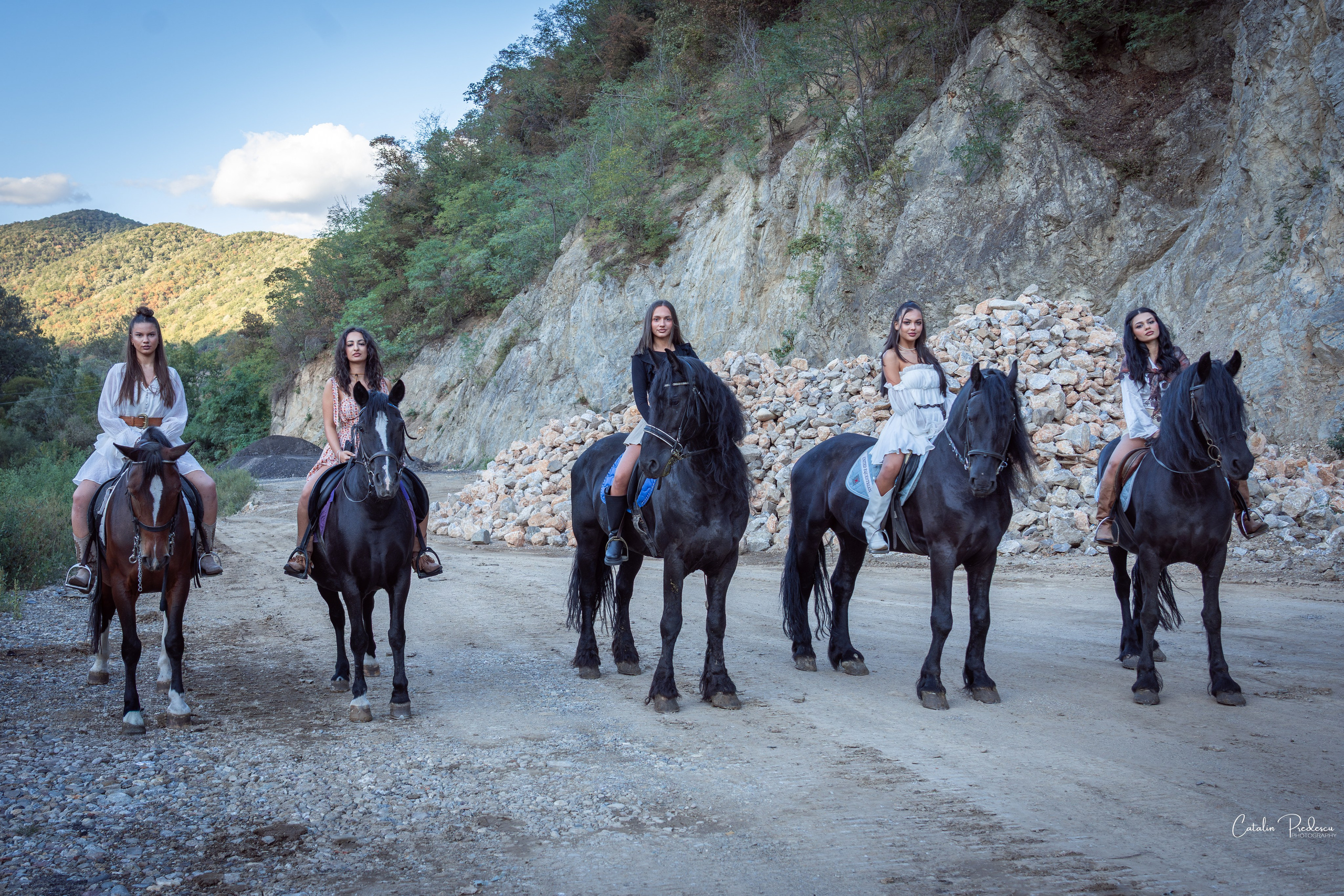 Codruța la Băile Herculane – naturalețe, expresivitate și lumină autentică. Event, portrait, and lifestyle photographer