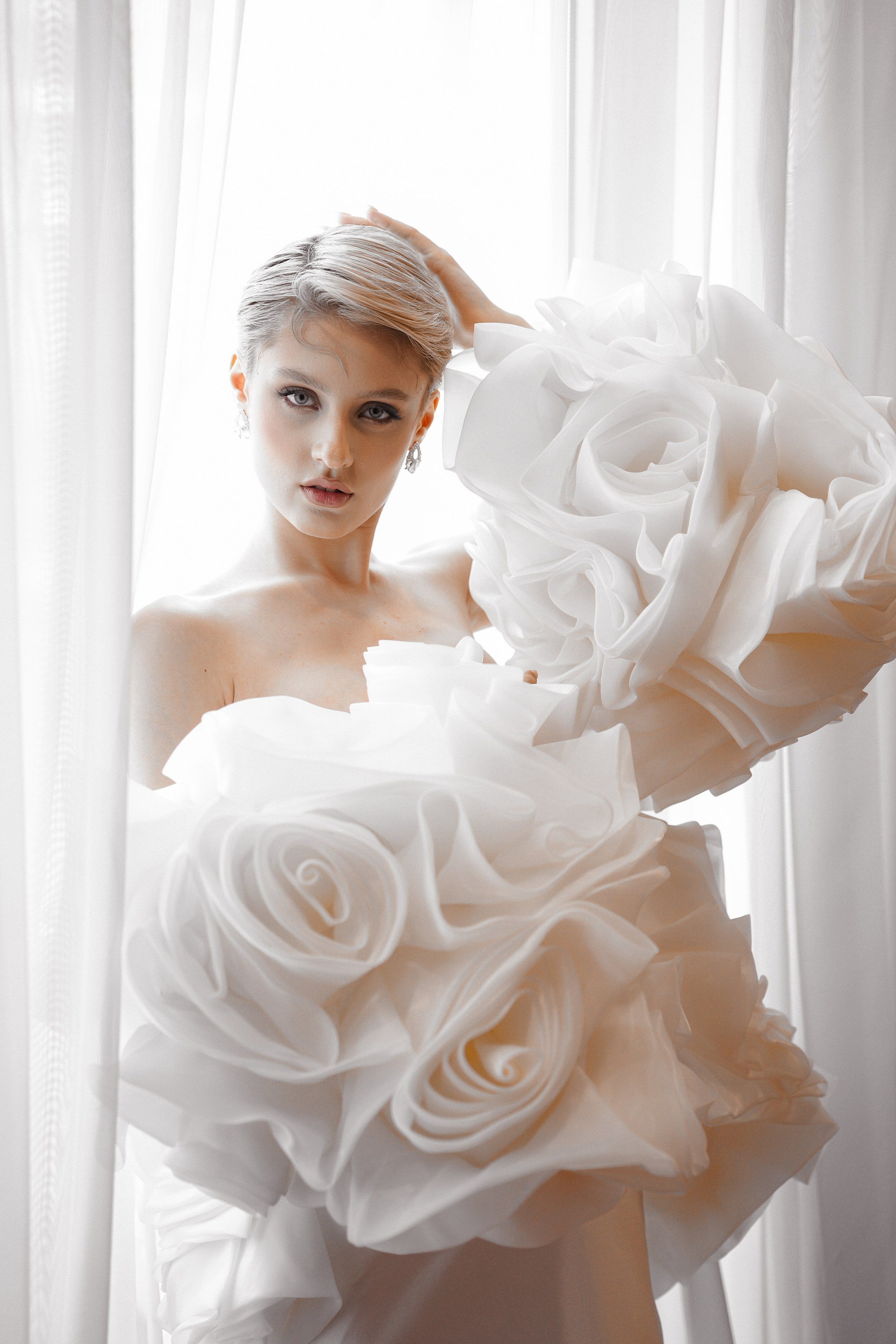 Николь Амир