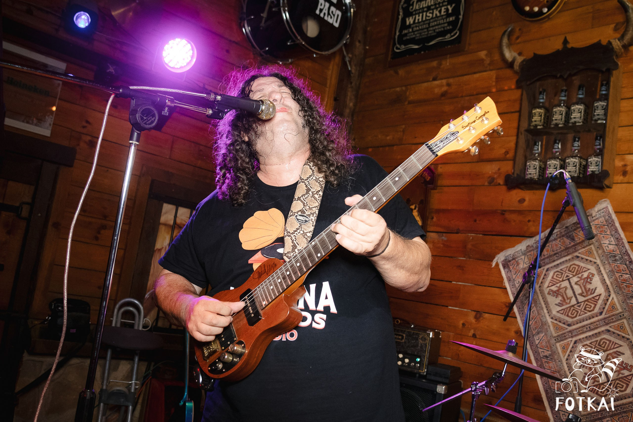 Santi Campillo en El Paso Rock Bar Torrevieja: Reportaje fotográfico 30.08.25 | FOTKAI