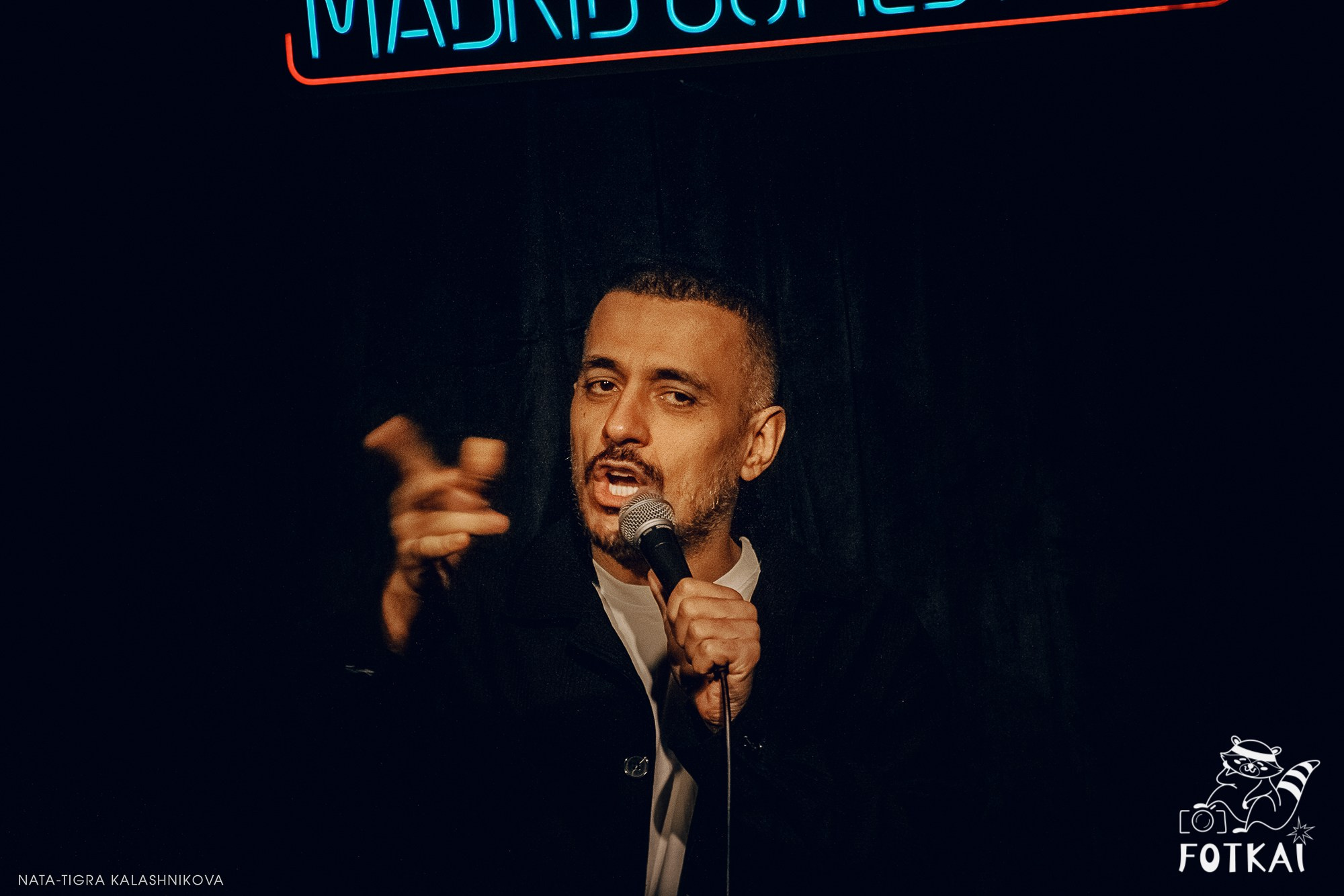 Eduard Matsaberidze en Madrid 14 de febrero 2026 — fotos del show de stand-up | FOTKAI