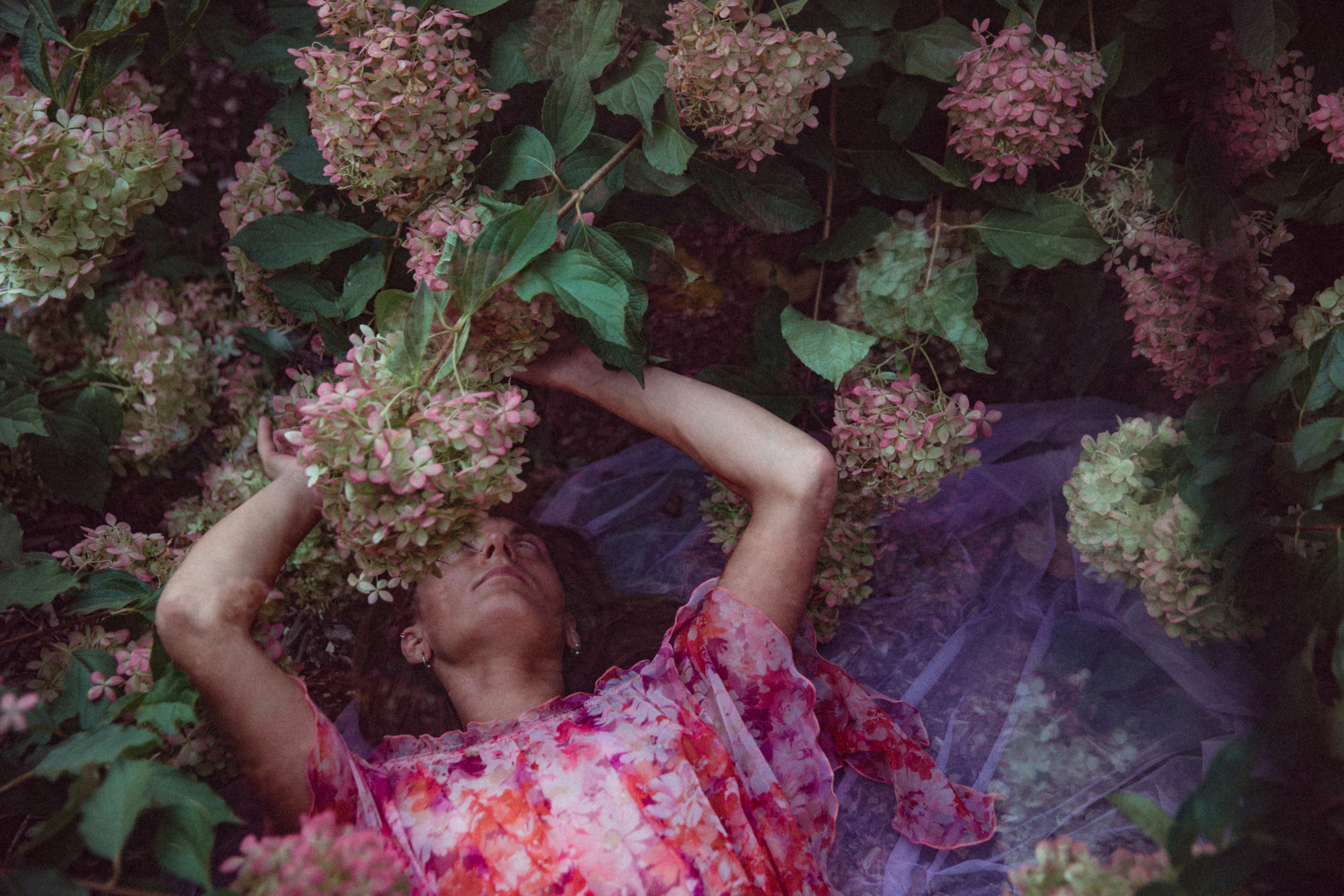 Krista Flower garden. Sandra Garanca Portrait and event photographer