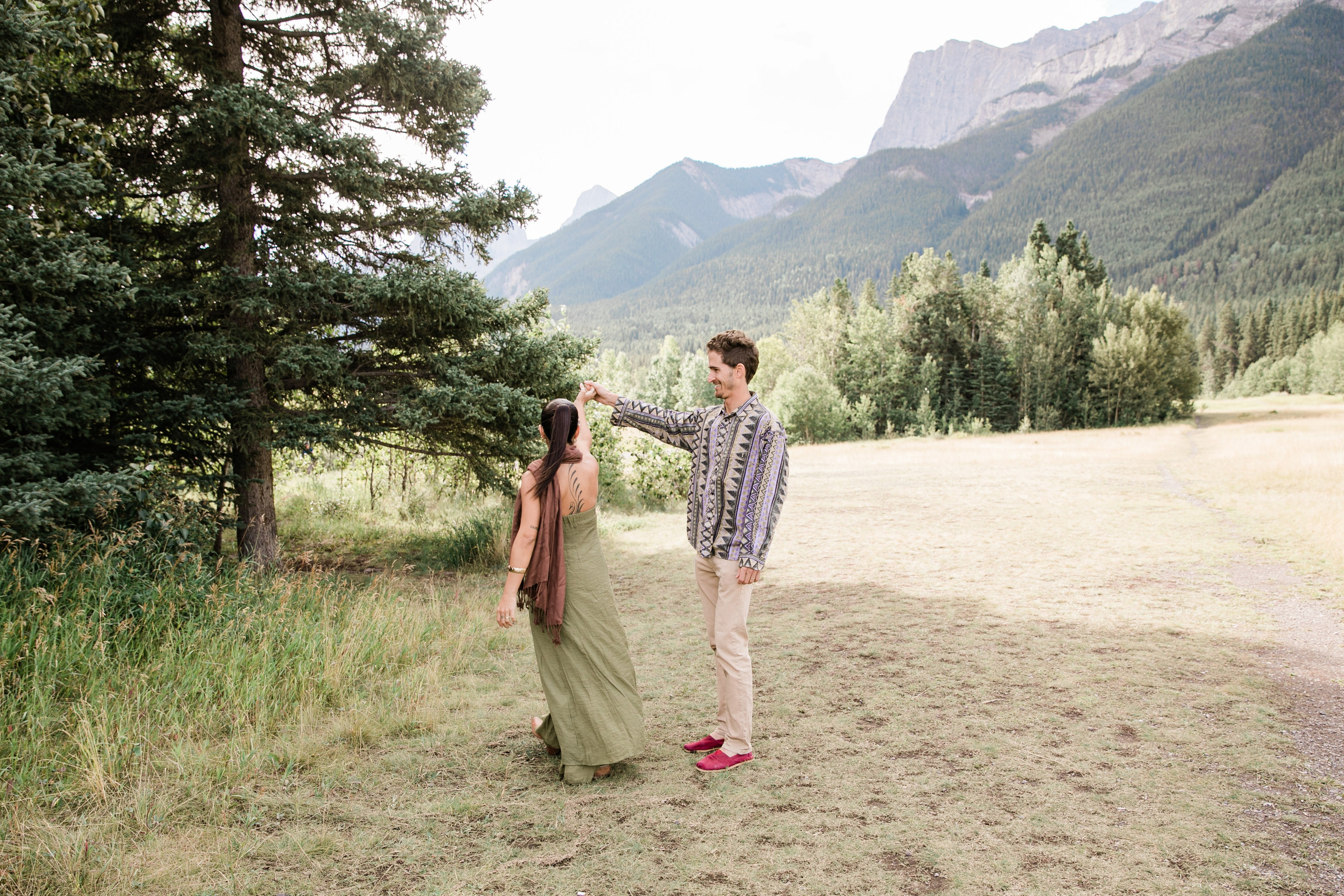 Maternity Photos — Canmore — Daniella. Fotografía accesible en Calgary