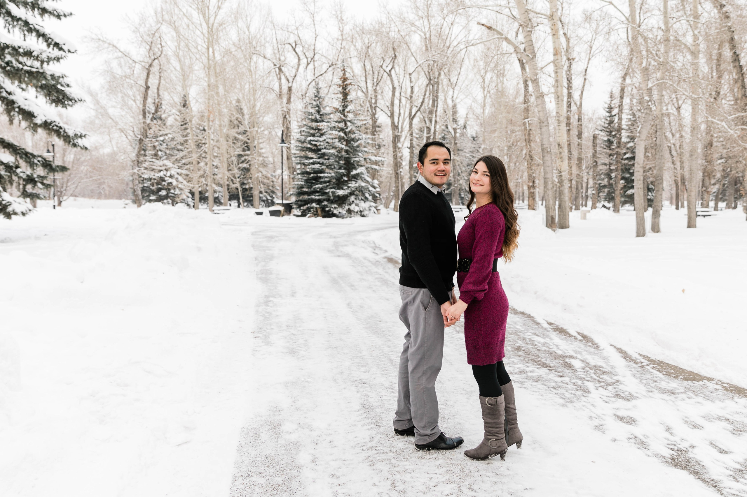 Iván & Andrada — Princes Island Engagement. Fotografía accesible en Calgary
