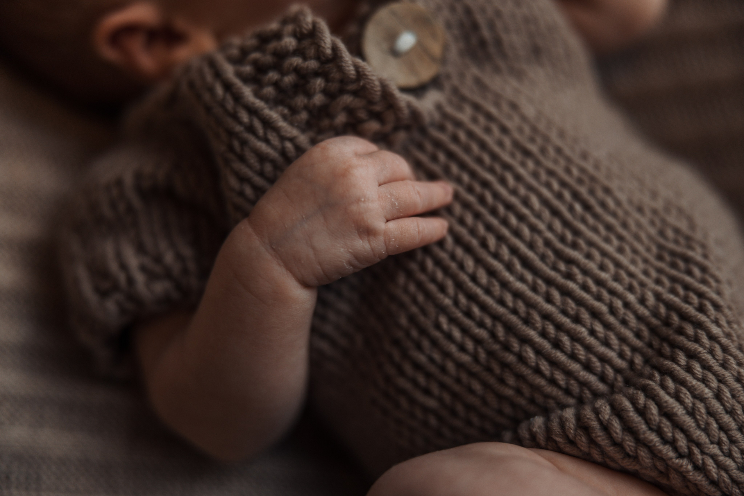 NEWBORN. Louisa Lewis |Shenzhen-based Photographer & Videographer