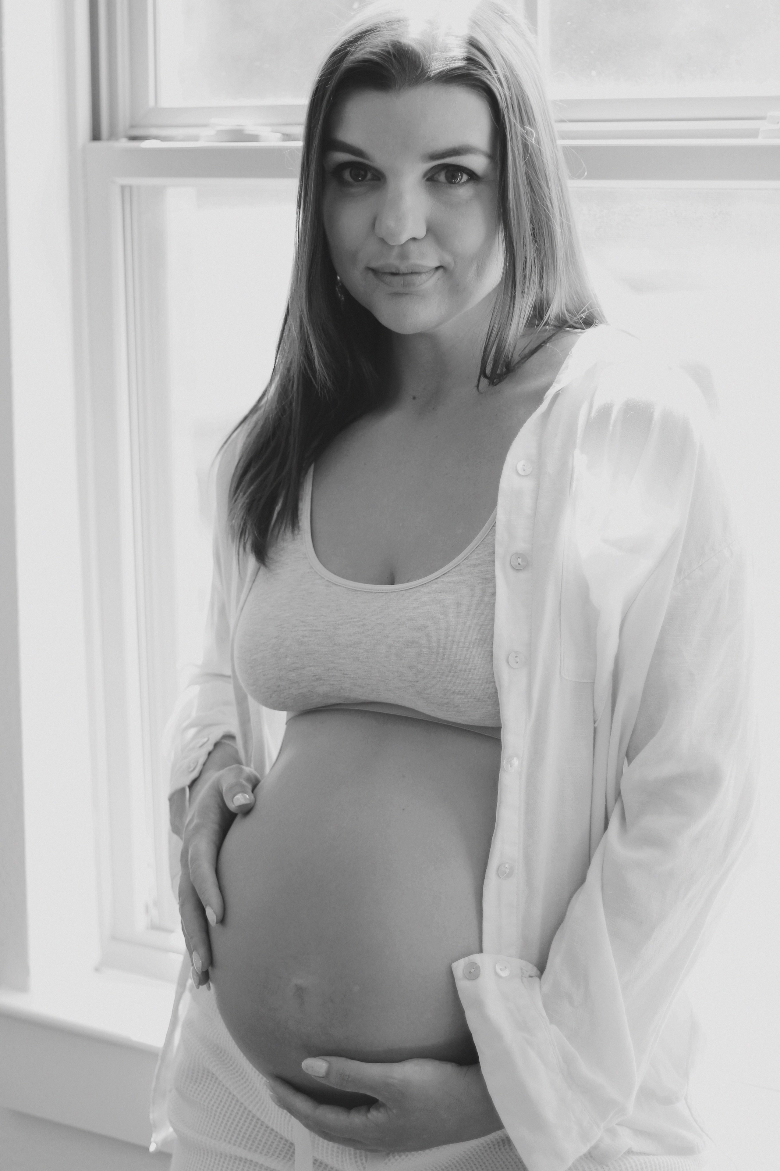 Maternity, Family & Pregnancy Photoshoot at Home. Lana Petrychenko — Portrait & Family Photographer. Valencia, Spain