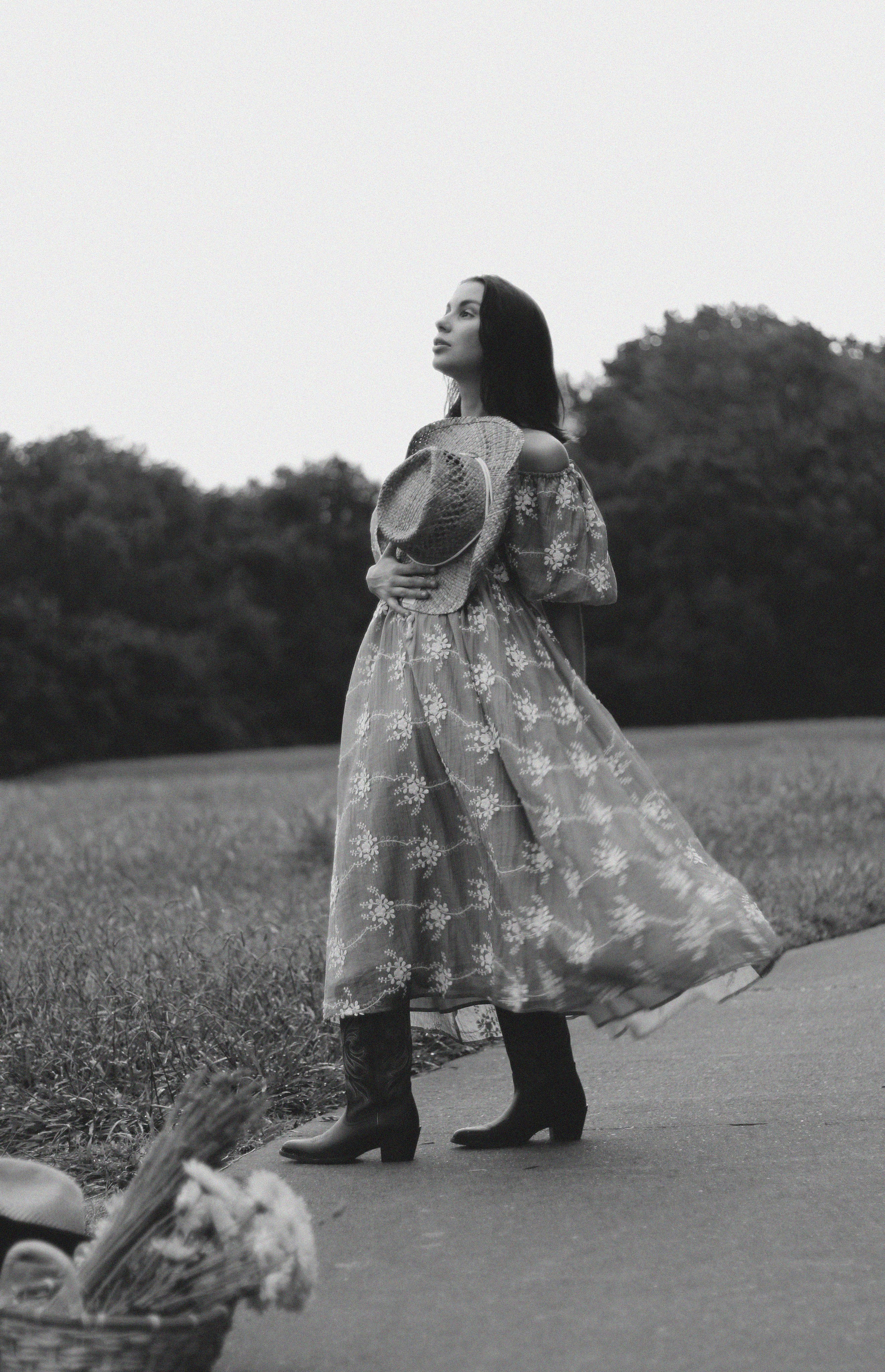 Countryside cowgirl-style portrait photoshoot. Lana Petrychenko — Portrait & Family Photographer. Valencia, Spain