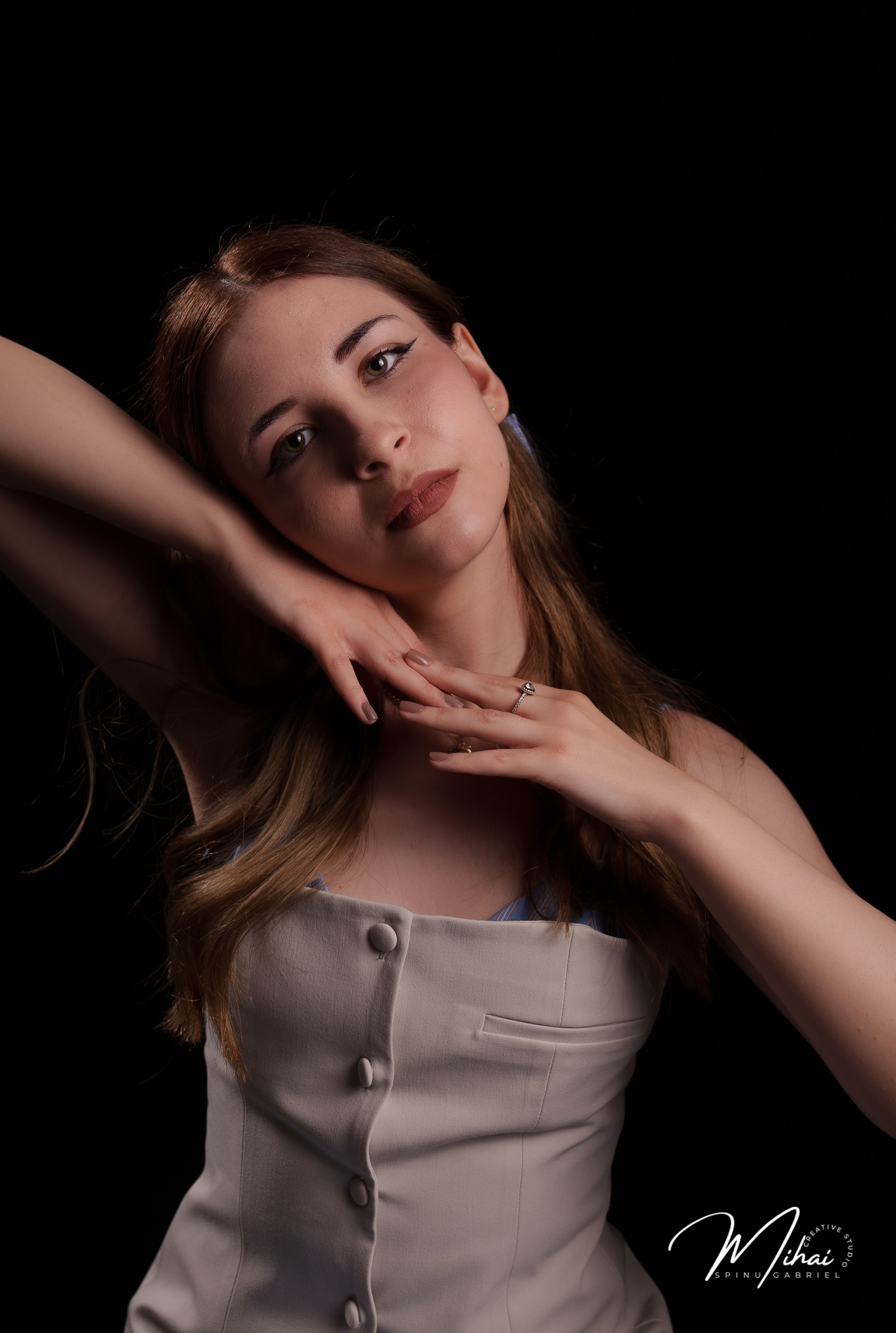 Cristiana. Foto Studio — Fotograf de evenimente, nunti, botezuri, portrete