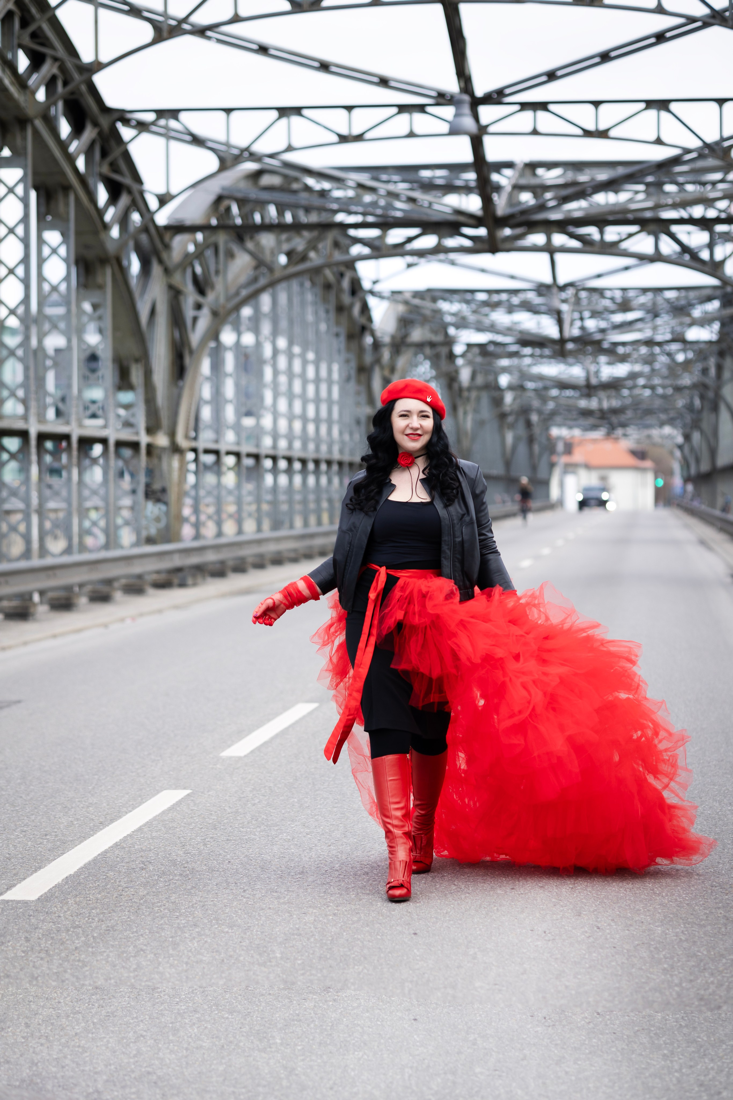 Balloons and red skirt. Фотограф в Мюнхене