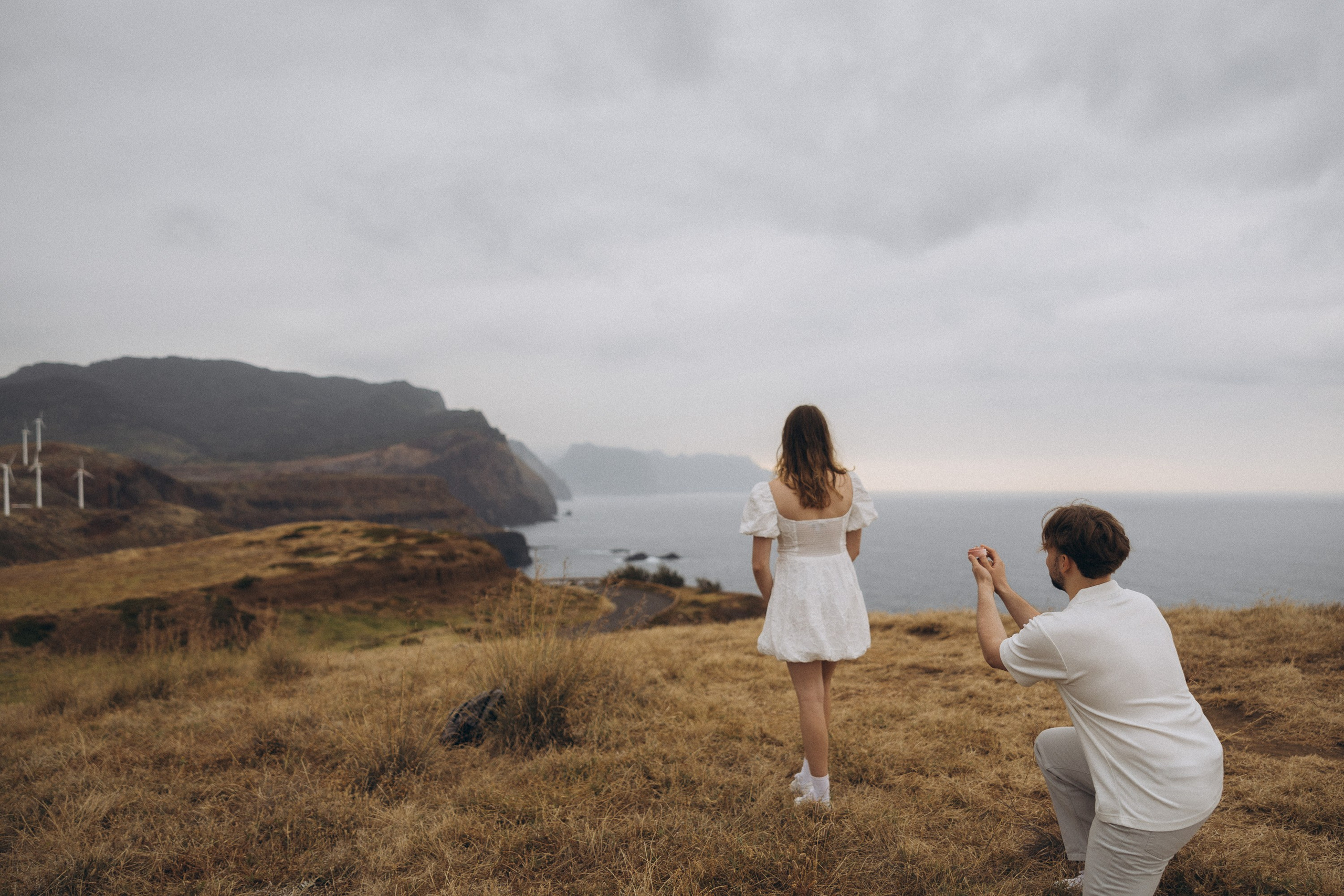 Surprise marriage proposal in São Lourenço, Madeira – romantic couple photography on dramatic coastal cliffs