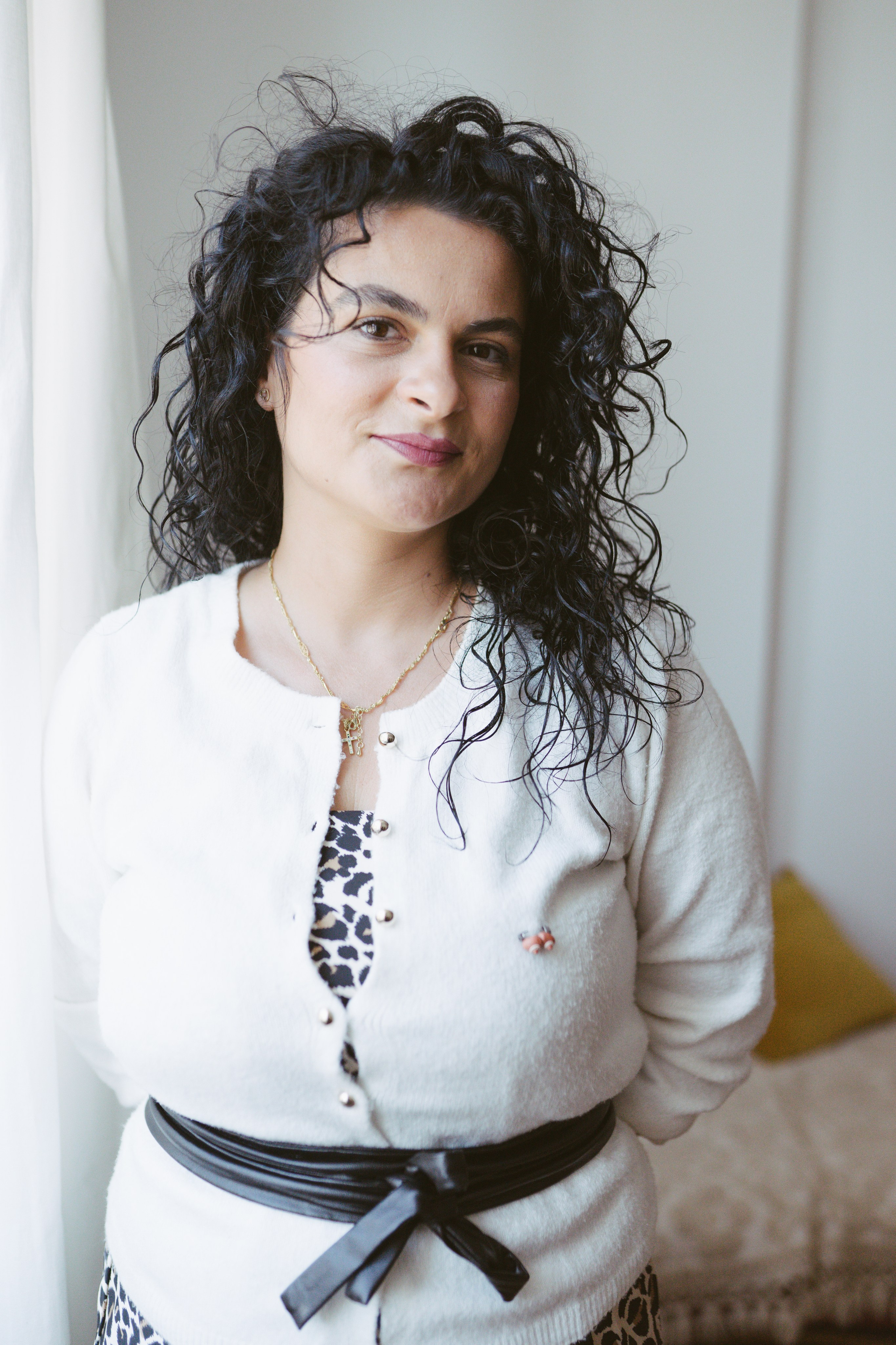 Fotografie de Portret Brașov | Artist Mădălina Beda. Madalina Beda- Artist vizual, fotograf, doula la nastere, consultant babywearing Brasov si in toata tara