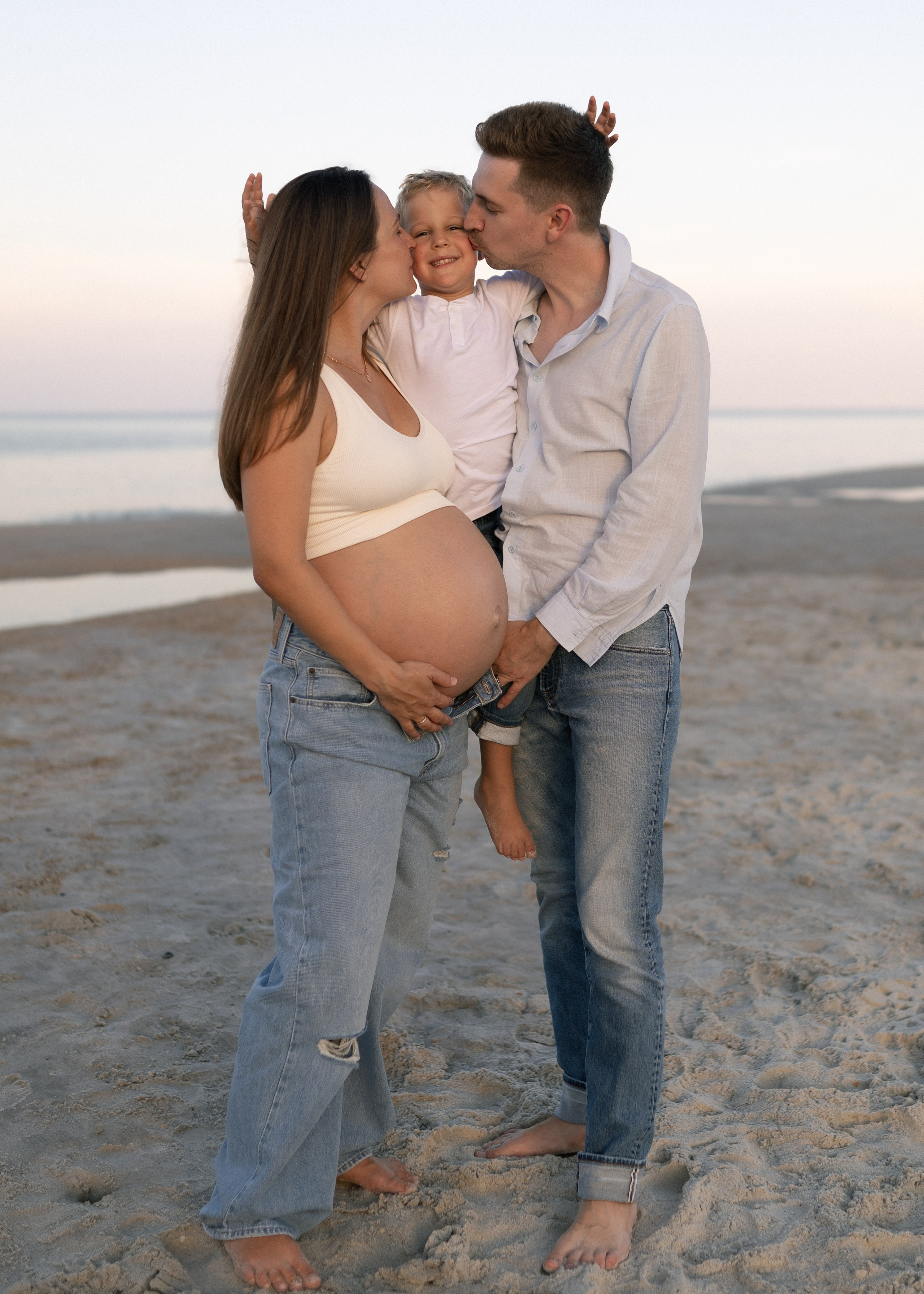T + A Maternity at the Beach. Portrait and couples photographer in Florida, Valeriia Honcharova