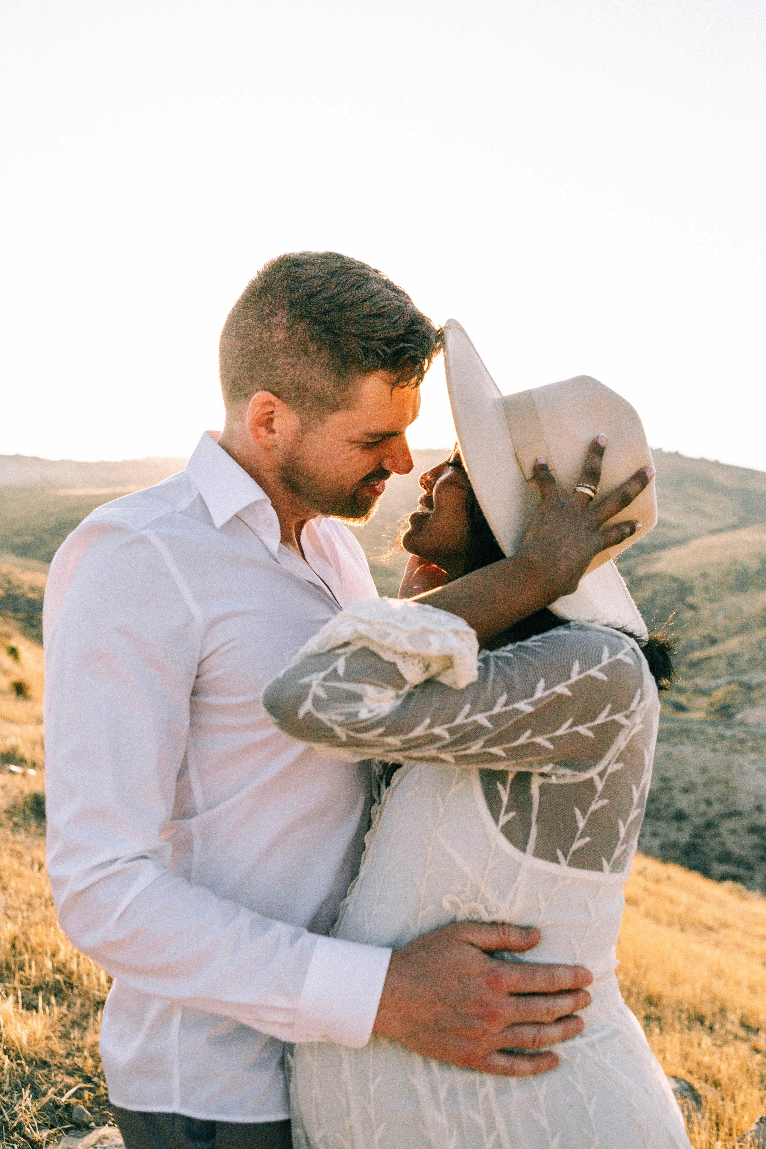 PHOTO SESSION IN THE DESERT NEAR MAALE ADUMIM. PHOTOGRAPHER IN ISRAEL