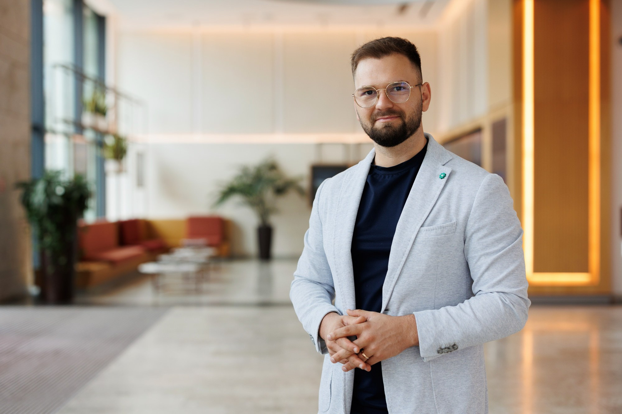 Portret. Fotograf Mircea Valentin Netea