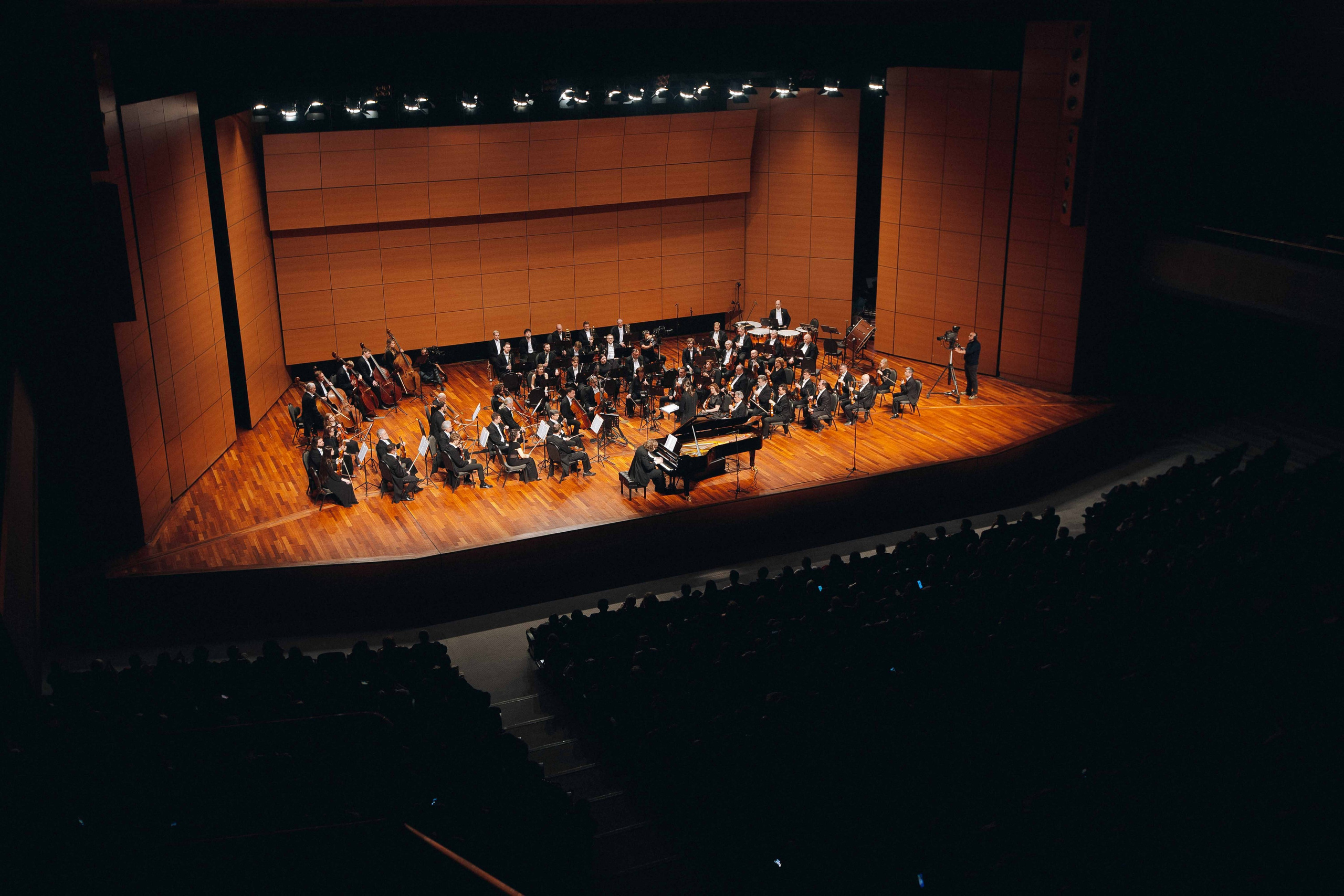 The Tchaikovsky Academic Grand Symphony Orchestra in Istanbul. Wedding&Event photographer Ismail Rzayev in Baku