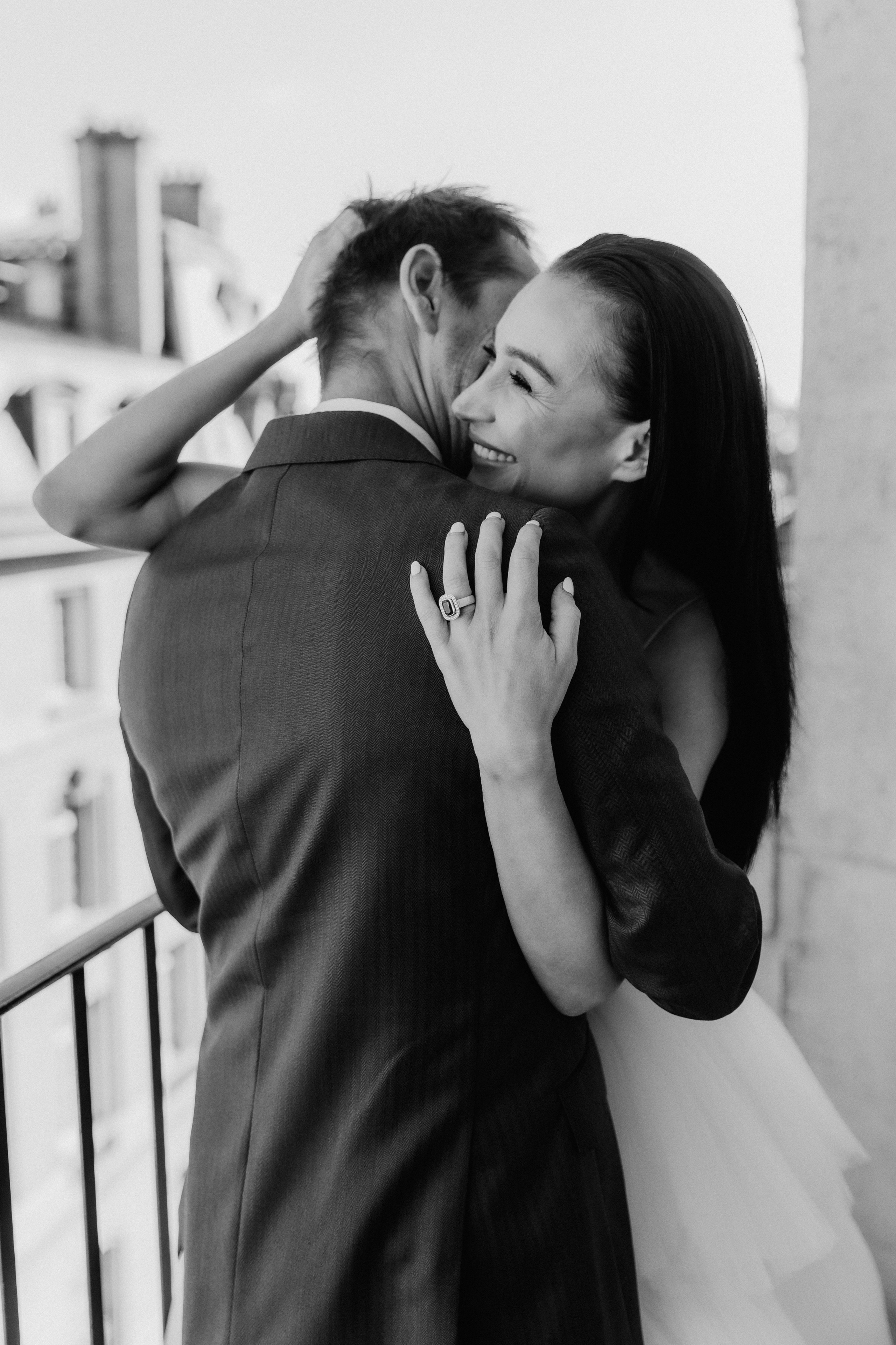 Suzi & Alex | Paris Wedding with a Vintage Car. Paris Wedding Photographer